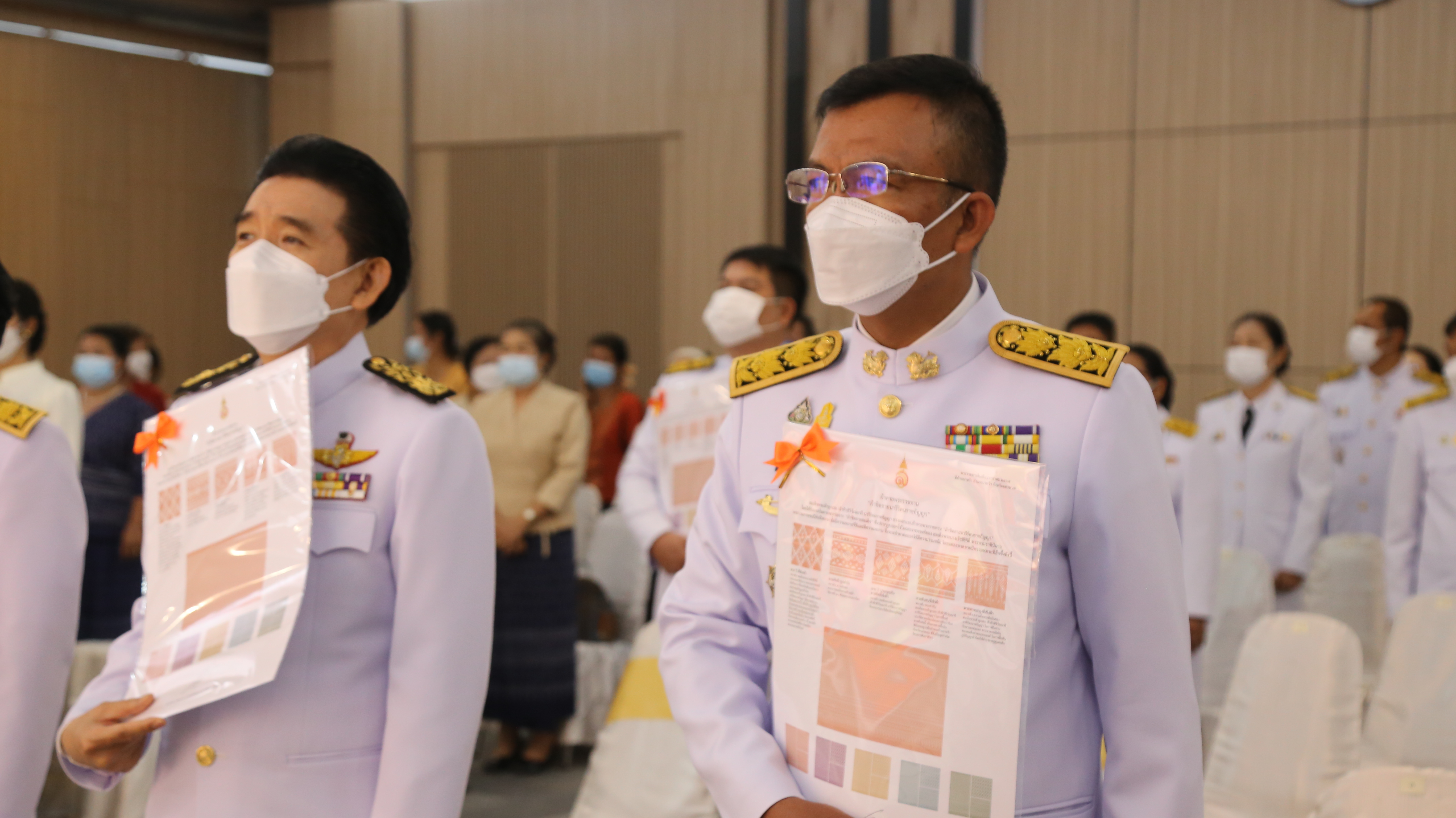 จังหวัดหนองคาย จัดพิธีมอบแบบลายผ้าพระราชทาน “ผ้าขิดลายนารีรัตนราชกัญญา”