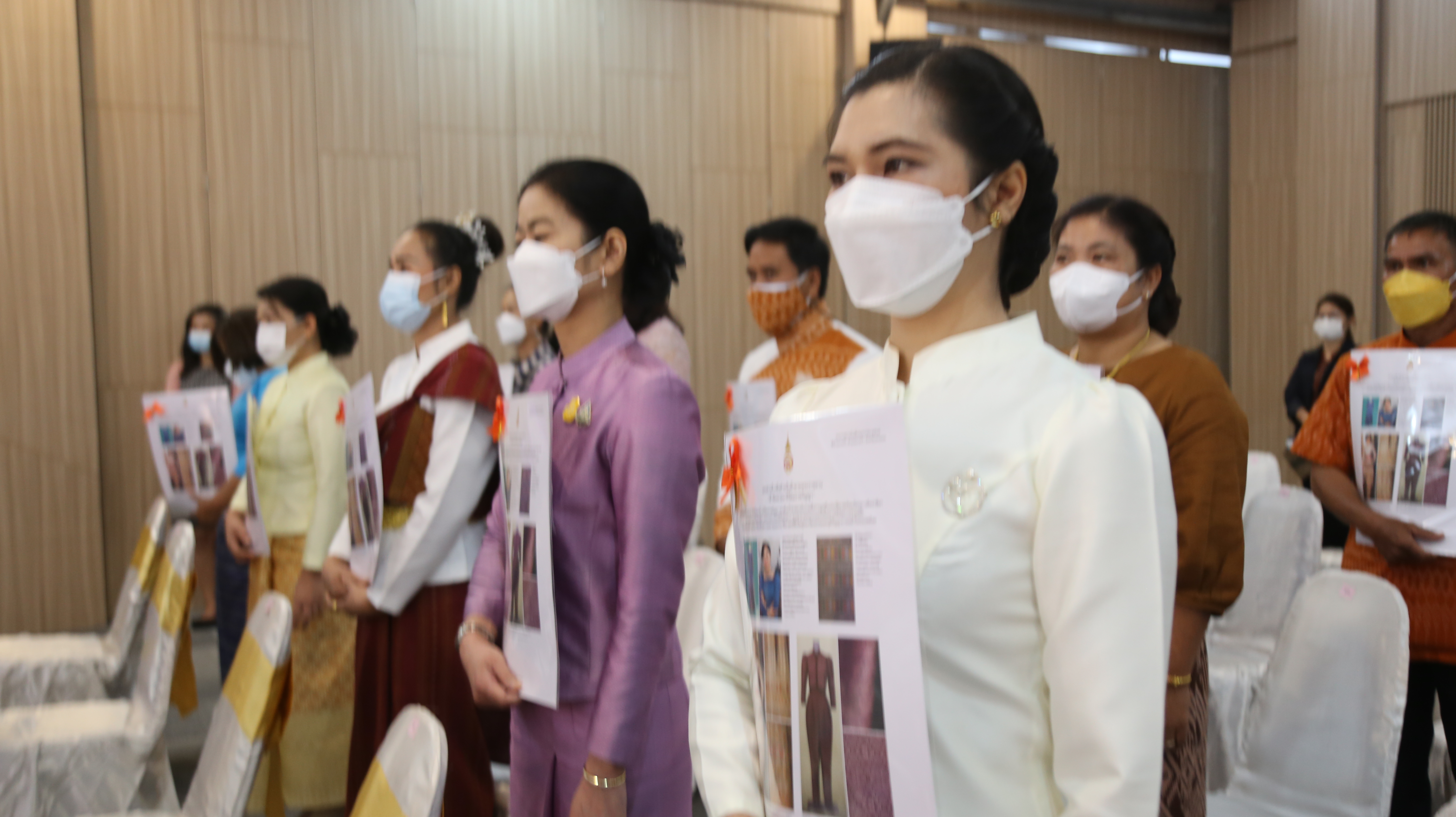 จังหวัดหนองคาย จัดพิธีมอบแบบลายผ้าพระราชทาน “ผ้าขิดลายนารีรัตนราชกัญญา”