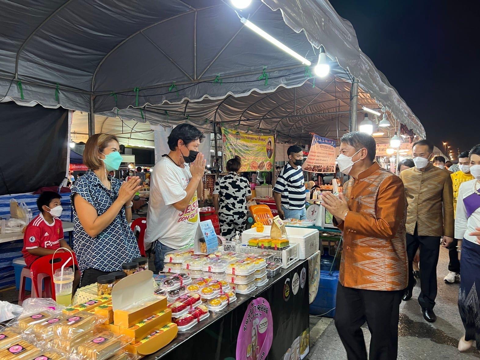 พช.หนองคาย ยกขบวนสินค้าผลิตภัณฑ์ชุมชน ของดี OTOP มาจัดแสดงและจำหน่าย ในงาน “ฉลองอนุสาวรีย์ปราบฮ่อ ใต้ร่มพระบารมี 195 ปี เมืองหนองคาย และงานกาชาด พ.ศ.2565”