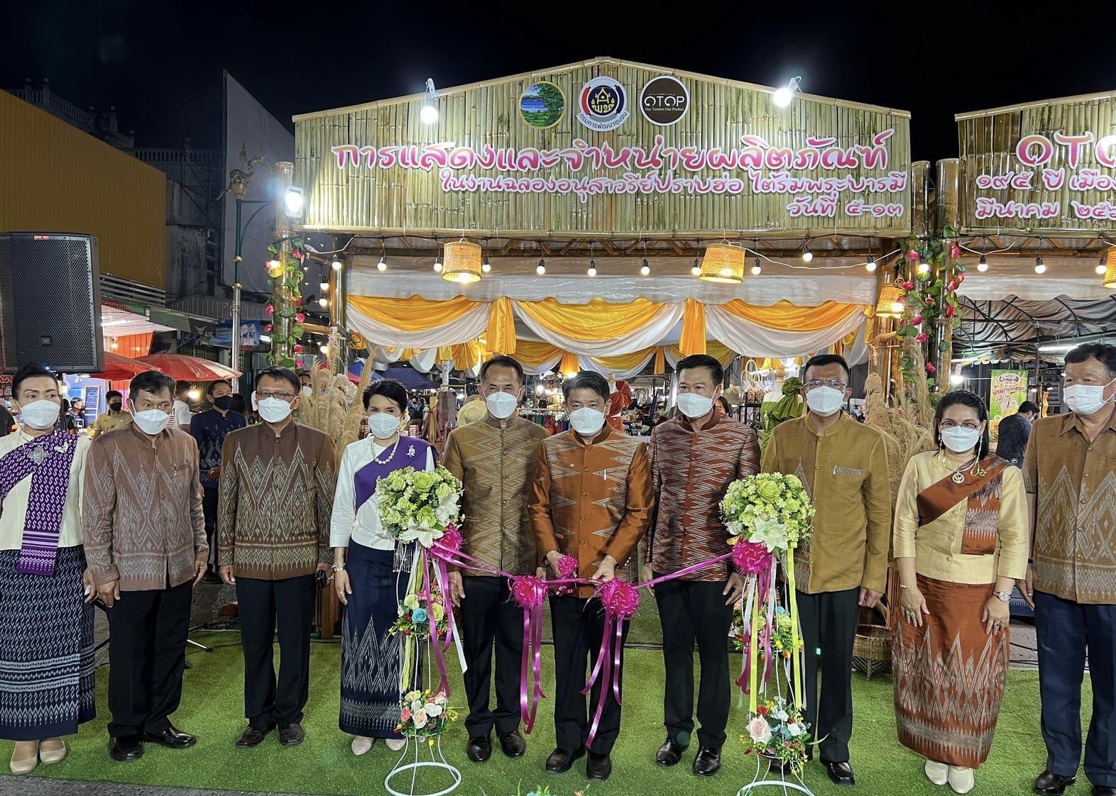 พช.หนองคาย ยกขบวนสินค้าผลิตภัณฑ์ชุมชน ของดี OTOP มาจัดแสดงและจำหน่าย ในงาน “ฉลองอนุสาวรีย์ปราบฮ่อ ใต้ร่มพระบารมี 195 ปี เมืองหนองคาย และงานกาชาด พ.ศ.2565”