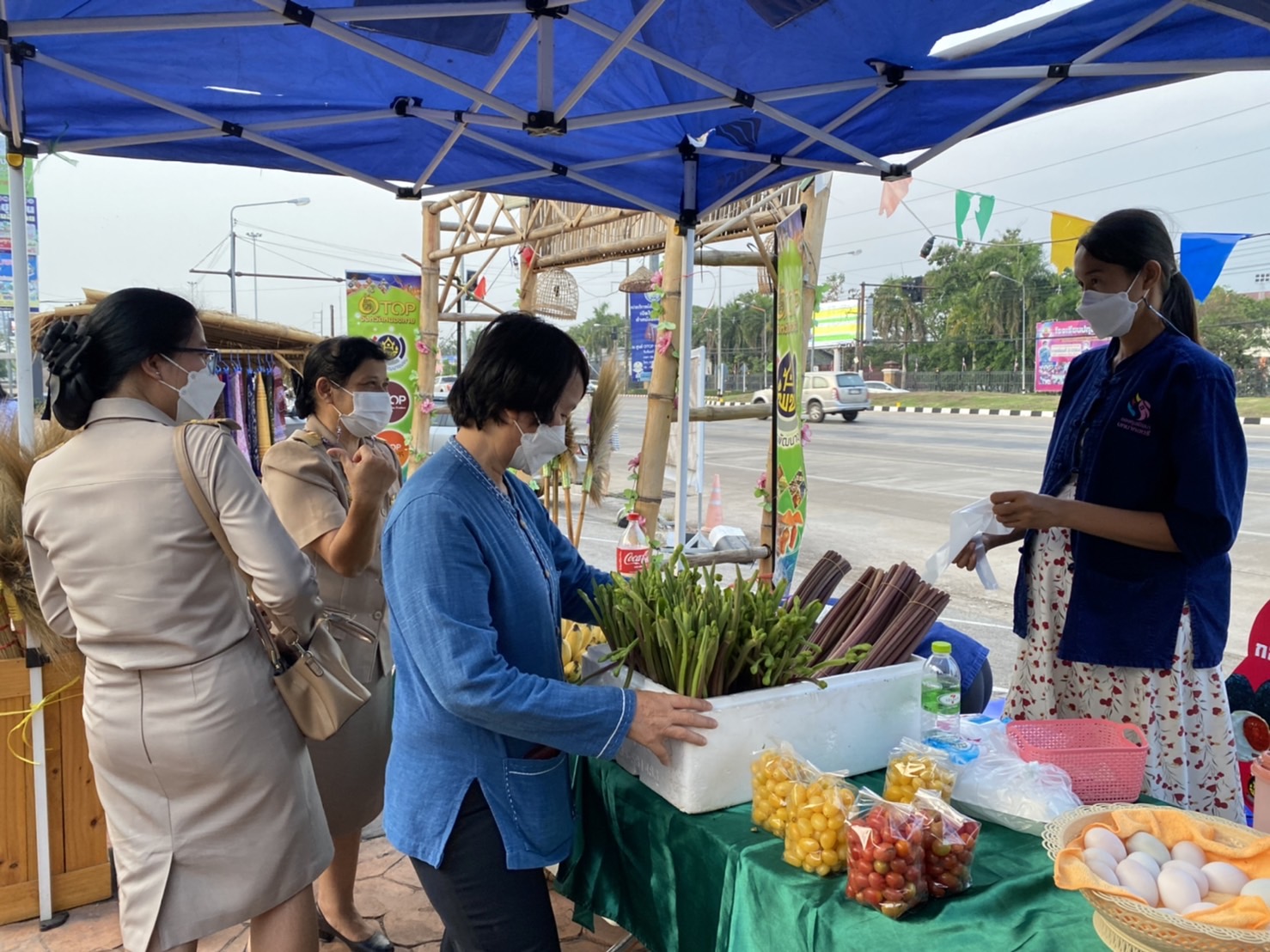 พช.หนองคาย จัดกิจกรรมส่งเสริมช่องทางการตลาดผลิตภัณฑ์กลุ่มอาชีพ สมาชิกกองทุนพัฒนาบทบาทสตรี จังหวัดหนองคาย