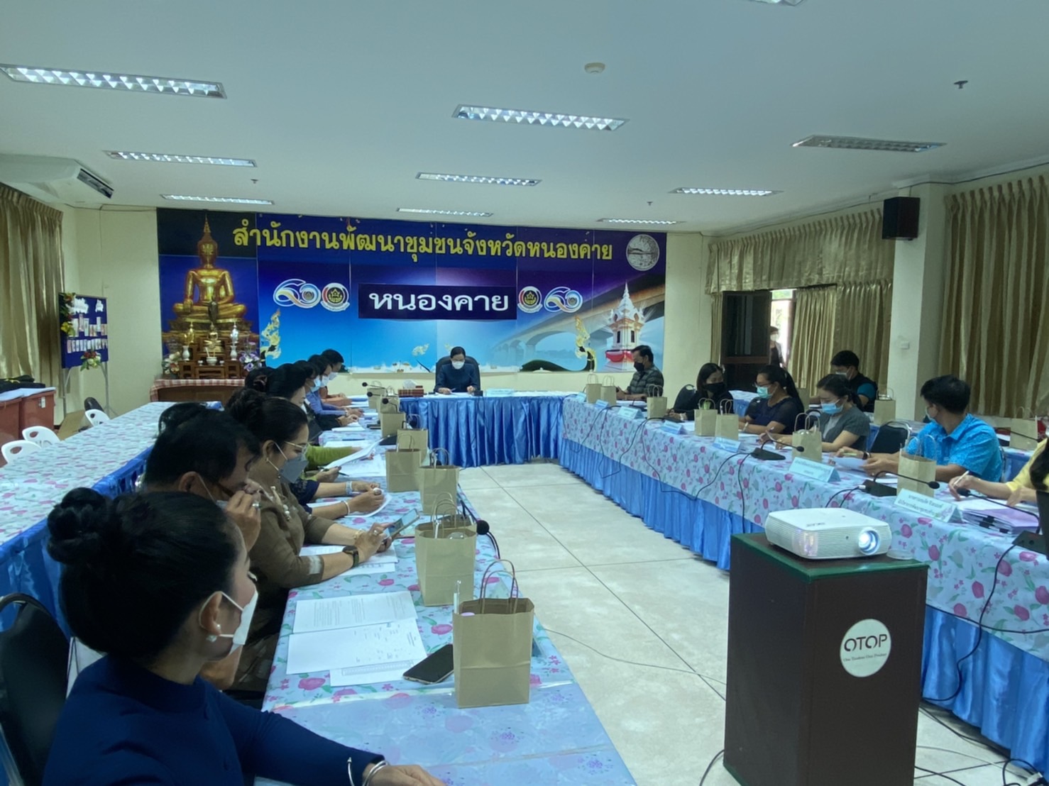 พช.หนองคาย ประชุมคณะกรรมการขับเคลื่อนศูนย์แสดงและจำหน่ายผลิตภัณฑ์ OTOP จังหวัดหนองคาย