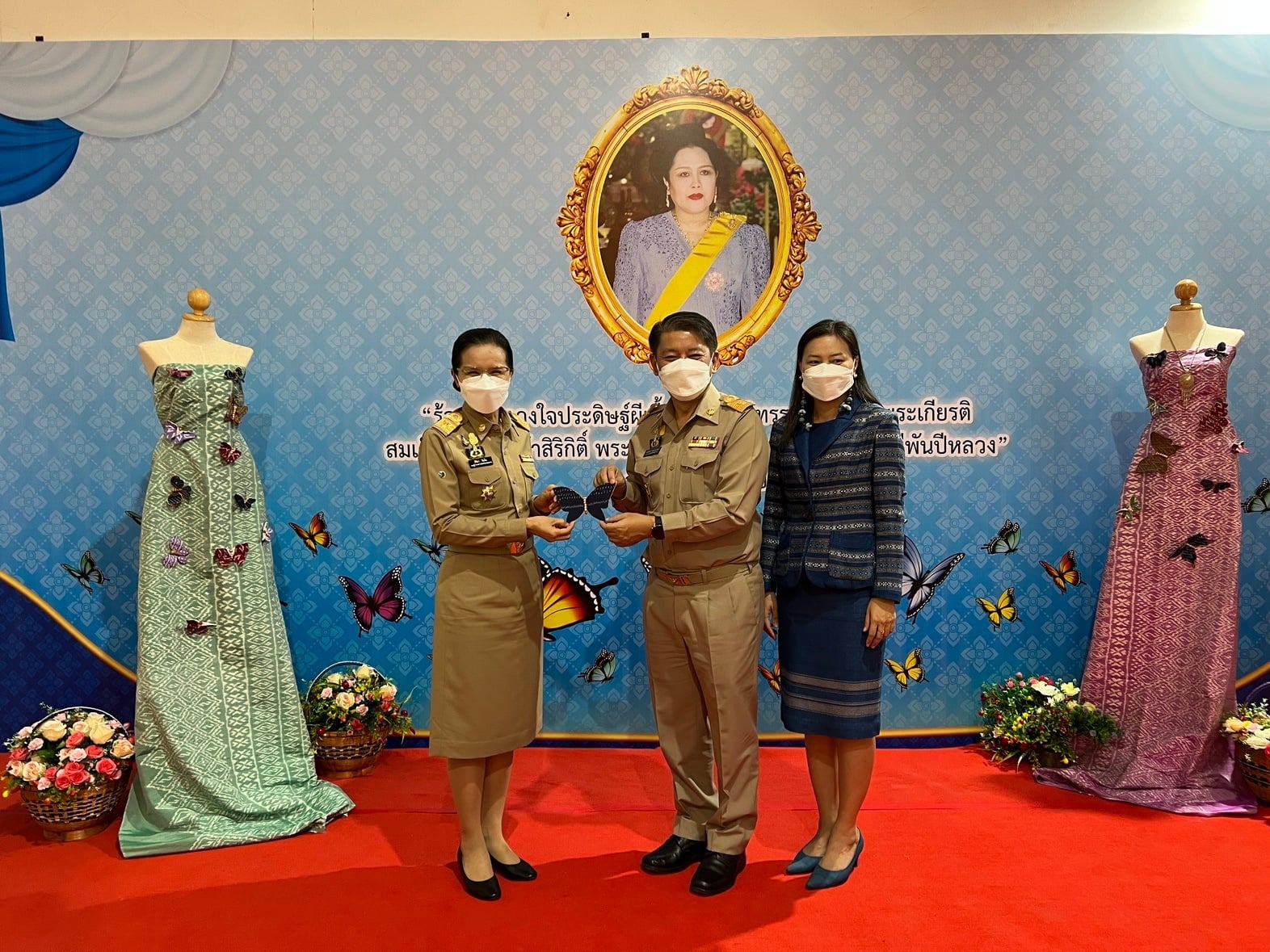 จังหวัดหนองคาย รวมพลังร้อยดวงใจ ประดิษฐ์ผีเสื้อเพื่อนำไปประดับในนิทรรศการเฉลิมพระเกียรติ สมเด็จพระนางเจ้าสิริกิติ์ พระบรมราชินีนาถ พระบรมราชชนนีพันปีหลวง เนื่องในโอกาสมหามงคลเฉลิมพระชนมพรรษา 90 พรรษา 12 สิงหาคม 2565