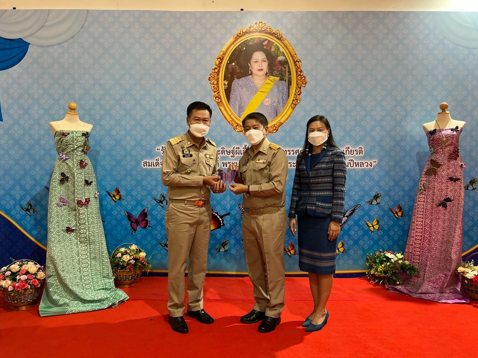 จังหวัดหนองคาย รวมพลังร้อยดวงใจ ประดิษฐ์ผีเสื้อเพื่อนำไปประดับในนิทรรศการเฉลิมพระเกียรติ สมเด็จพระนางเจ้าสิริกิติ์ พระบรมราชินีนาถ พระบรมราชชนนีพันปีหลวง เนื่องในโอกาสมหามงคลเฉลิมพระชนมพรรษา 90 พรรษา 12 สิงหาคม 2565