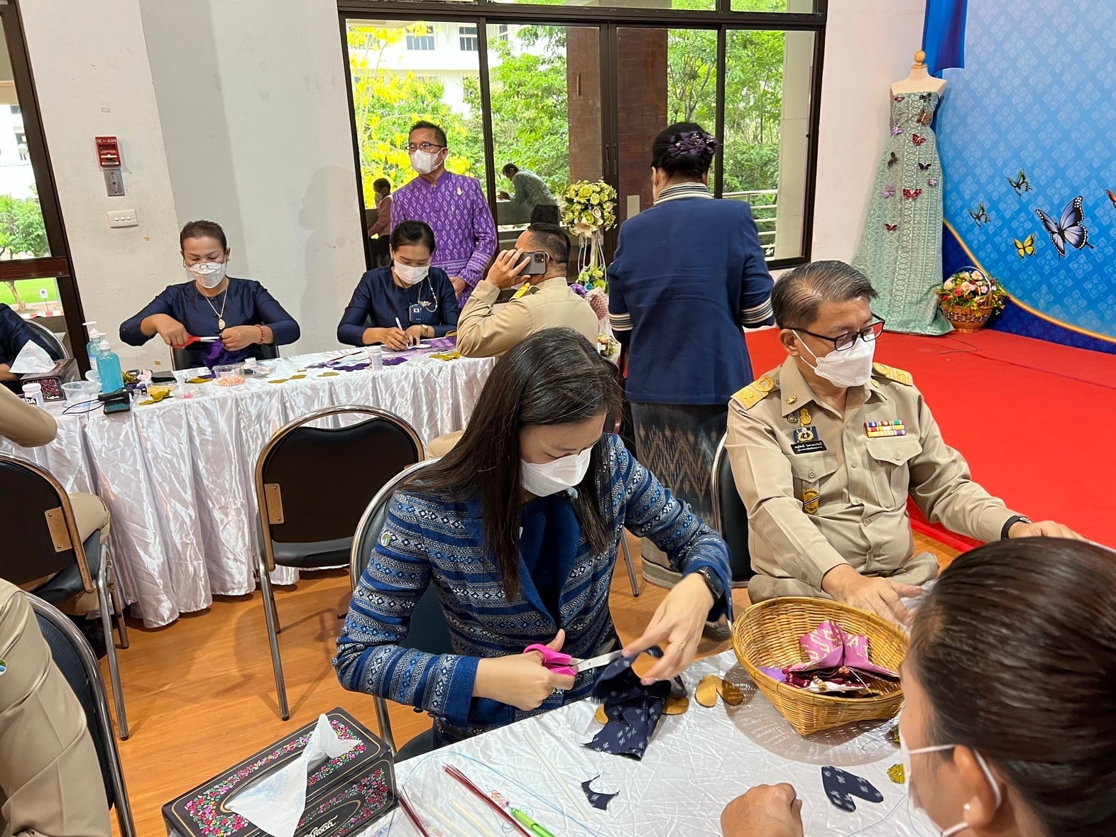 จังหวัดหนองคาย รวมพลังร้อยดวงใจ ประดิษฐ์ผีเสื้อเพื่อนำไปประดับในนิทรรศการเฉลิมพระเกียรติ สมเด็จพระนางเจ้าสิริกิติ์ พระบรมราชินีนาถ พระบรมราชชนนีพันปีหลวง เนื่องในโอกาสมหามงคลเฉลิมพระชนมพรรษา 90 พรรษา 12 สิงหาคม 2565
