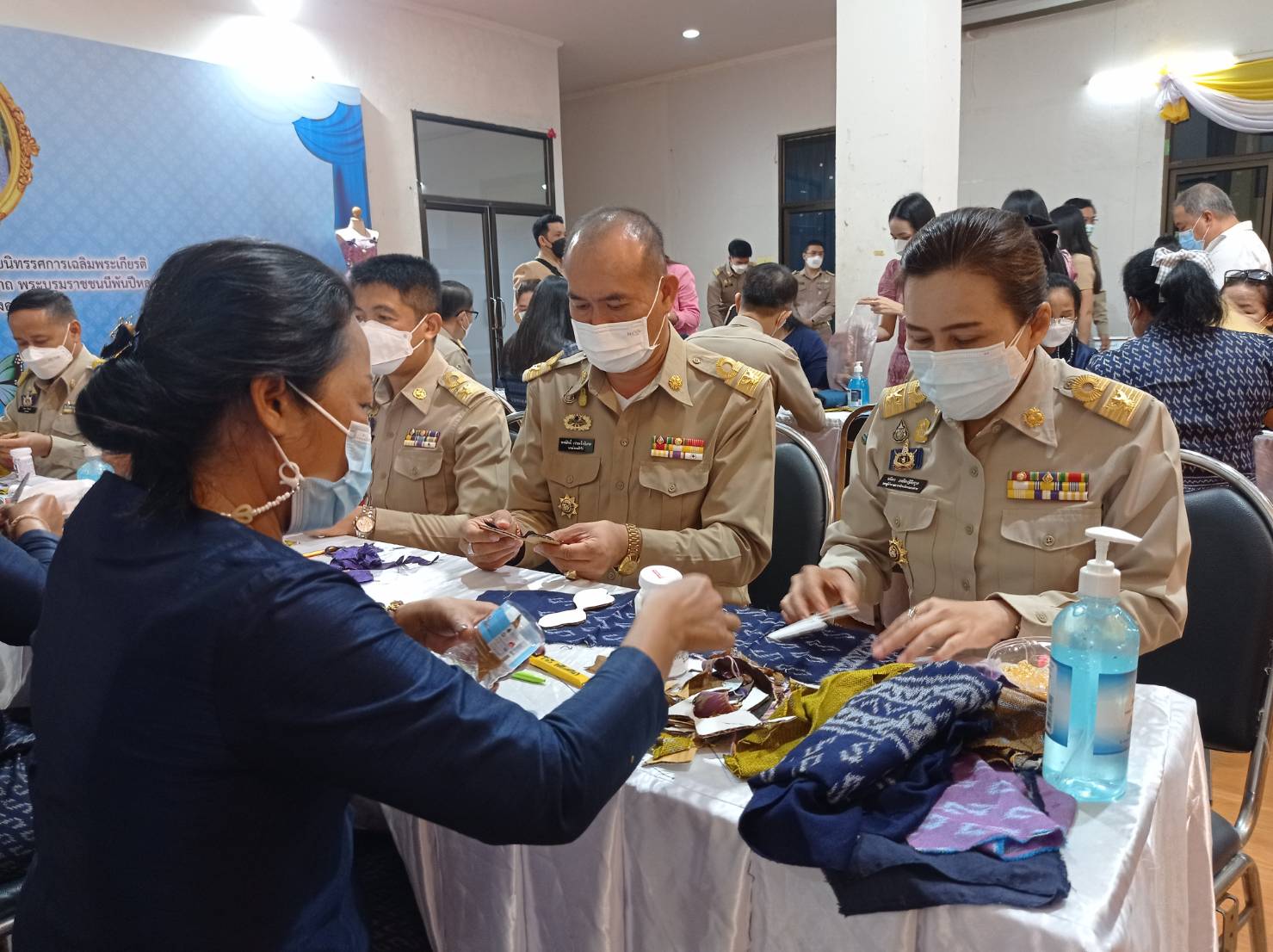 จังหวัดหนองคาย รวมพลังร้อยดวงใจ ประดิษฐ์ผีเสื้อเพื่อนำไปประดับในนิทรรศการเฉลิมพระเกียรติ สมเด็จพระนางเจ้าสิริกิติ์ พระบรมราชินีนาถ พระบรมราชชนนีพันปีหลวง เนื่องในโอกาสมหามงคลเฉลิมพระชนมพรรษา 90 พรรษา 12 สิงหาคม 2565