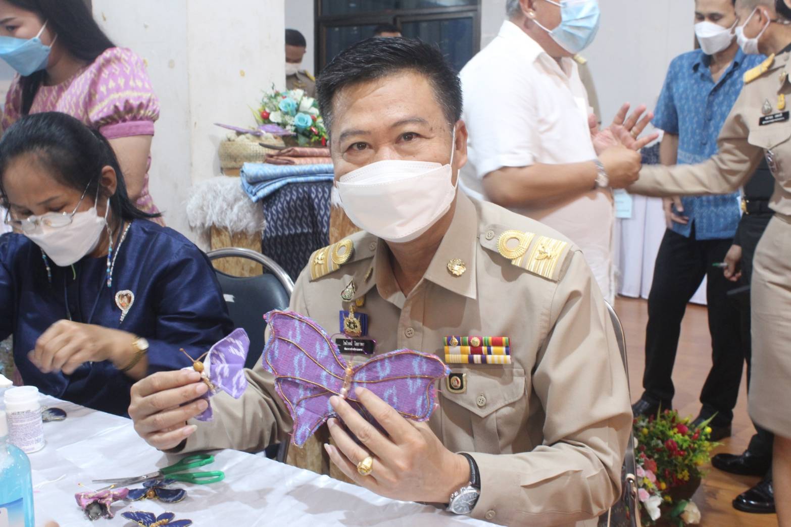 จังหวัดหนองคาย รวมพลังร้อยดวงใจ ประดิษฐ์ผีเสื้อเพื่อนำไปประดับในนิทรรศการเฉลิมพระเกียรติ สมเด็จพระนางเจ้าสิริกิติ์ พระบรมราชินีนาถ พระบรมราชชนนีพันปีหลวง เนื่องในโอกาสมหามงคลเฉลิมพระชนมพรรษา 90 พรรษา 12 สิงหาคม 2565