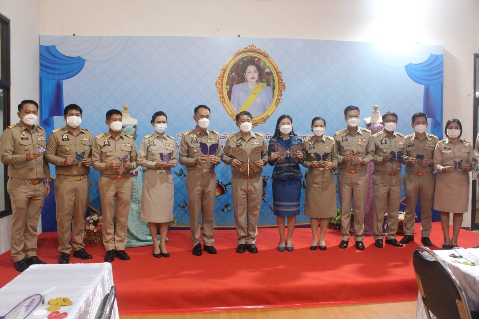 จังหวัดหนองคาย รวมพลังร้อยดวงใจ ประดิษฐ์ผีเสื้อเพื่อนำไปประดับในนิทรรศการเฉลิมพระเกียรติ สมเด็จพระนางเจ้าสิริกิติ์ พระบรมราชินีนาถ พระบรมราชชนนีพันปีหลวง เนื่องในโอกาสมหามงคลเฉลิมพระชนมพรรษา 90 พรรษา 12 สิงหาคม 2565