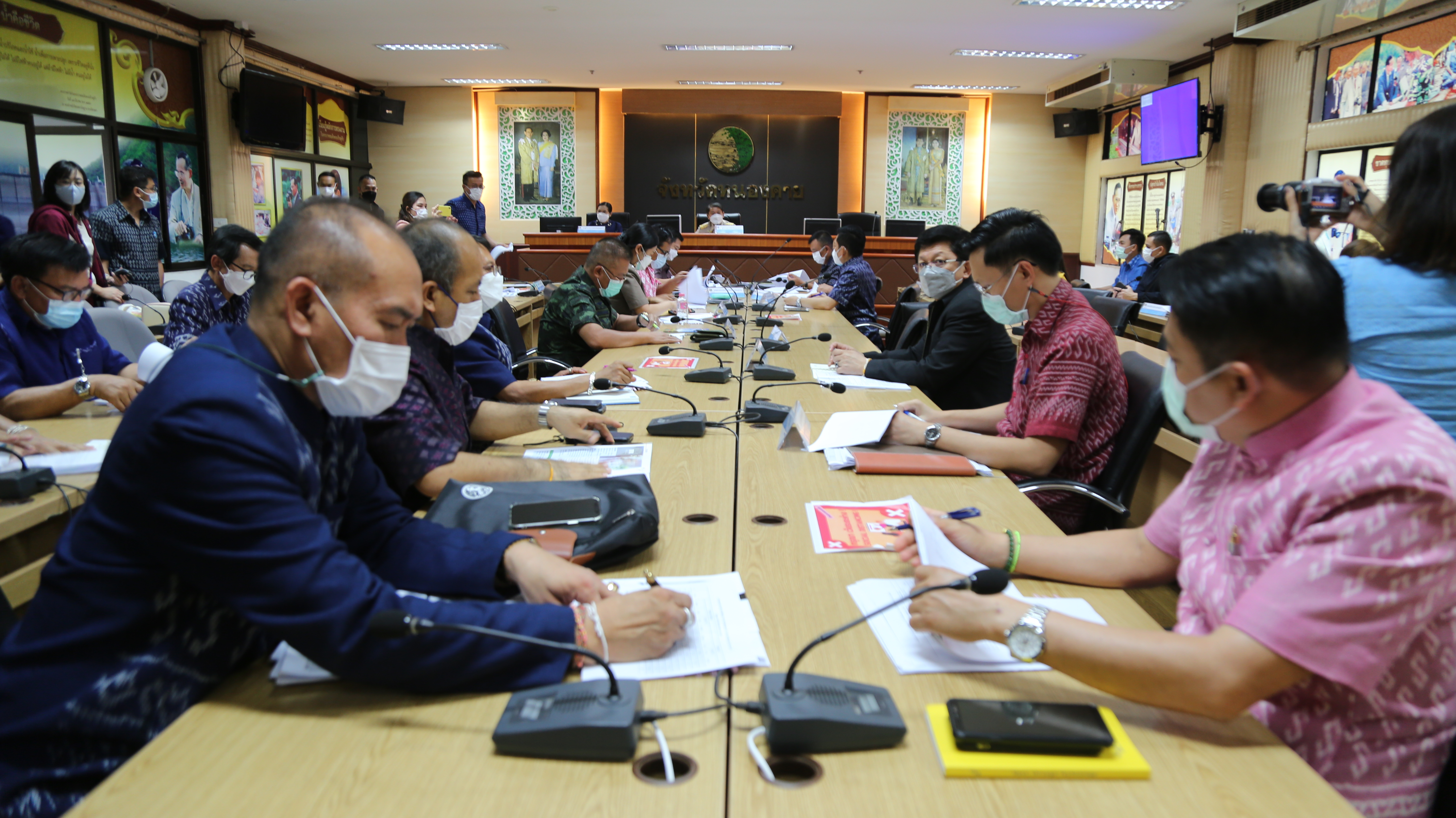 จังหวัดหนองคาย ประชุมคณะกรรมการบริหารศูนย์อำนวยการขจัดความยากจนและพัฒนาคนทุกช่วงวัยอย่างยั่งยืนตามหลักปรัชญ่ของเศรษฐกิจพอเพียงจังหวัดหนองคาย (คจพ.จ.) ครั้งที่ 2/2565