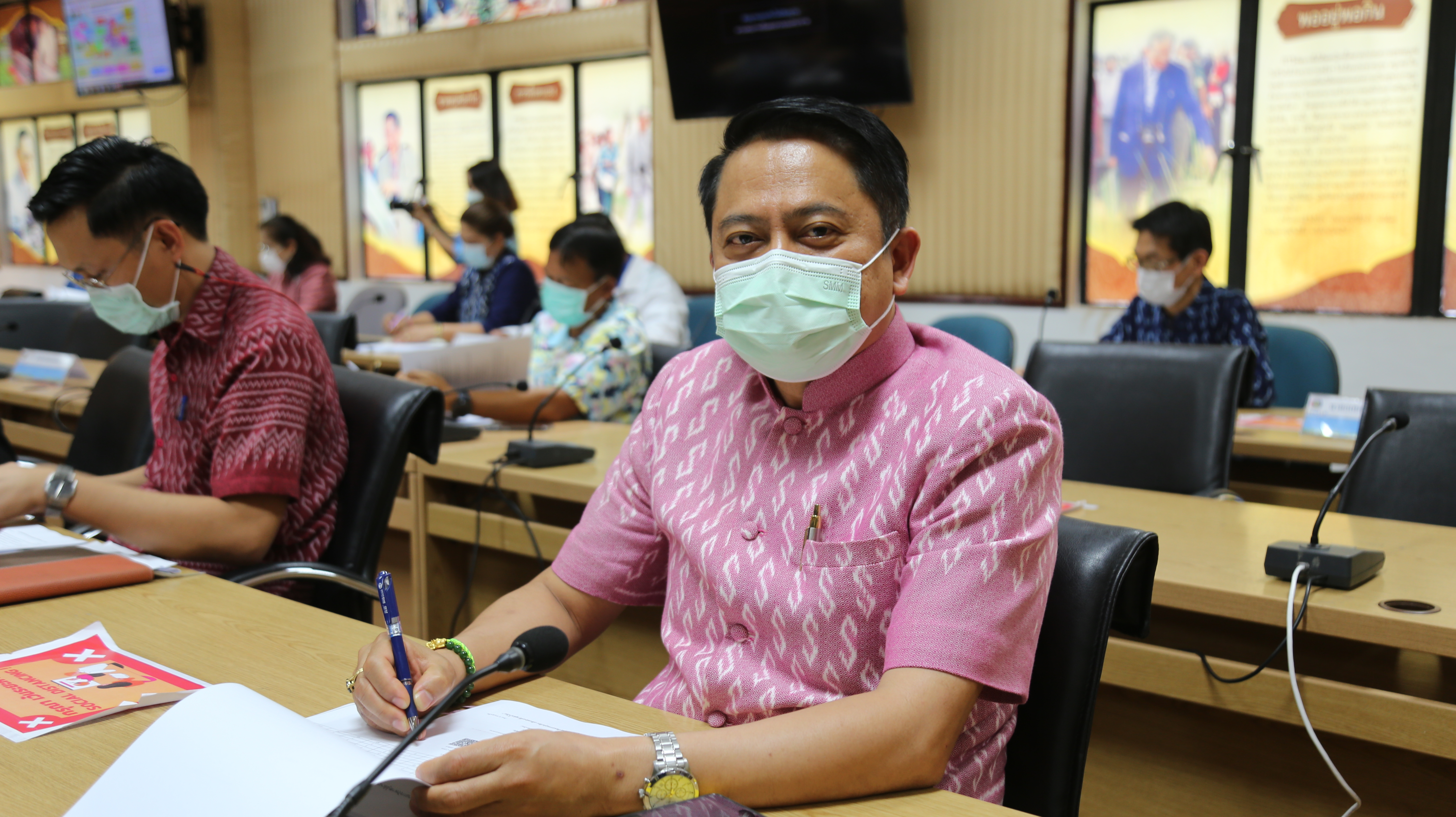 จังหวัดหนองคาย ประชุมคณะกรรมการบริหารศูนย์อำนวยการขจัดความยากจนและพัฒนาคนทุกช่วงวัยอย่างยั่งยืนตามหลักปรัชญ่ของเศรษฐกิจพอเพียงจังหวัดหนองคาย (คจพ.จ.) ครั้งที่ 2/2565