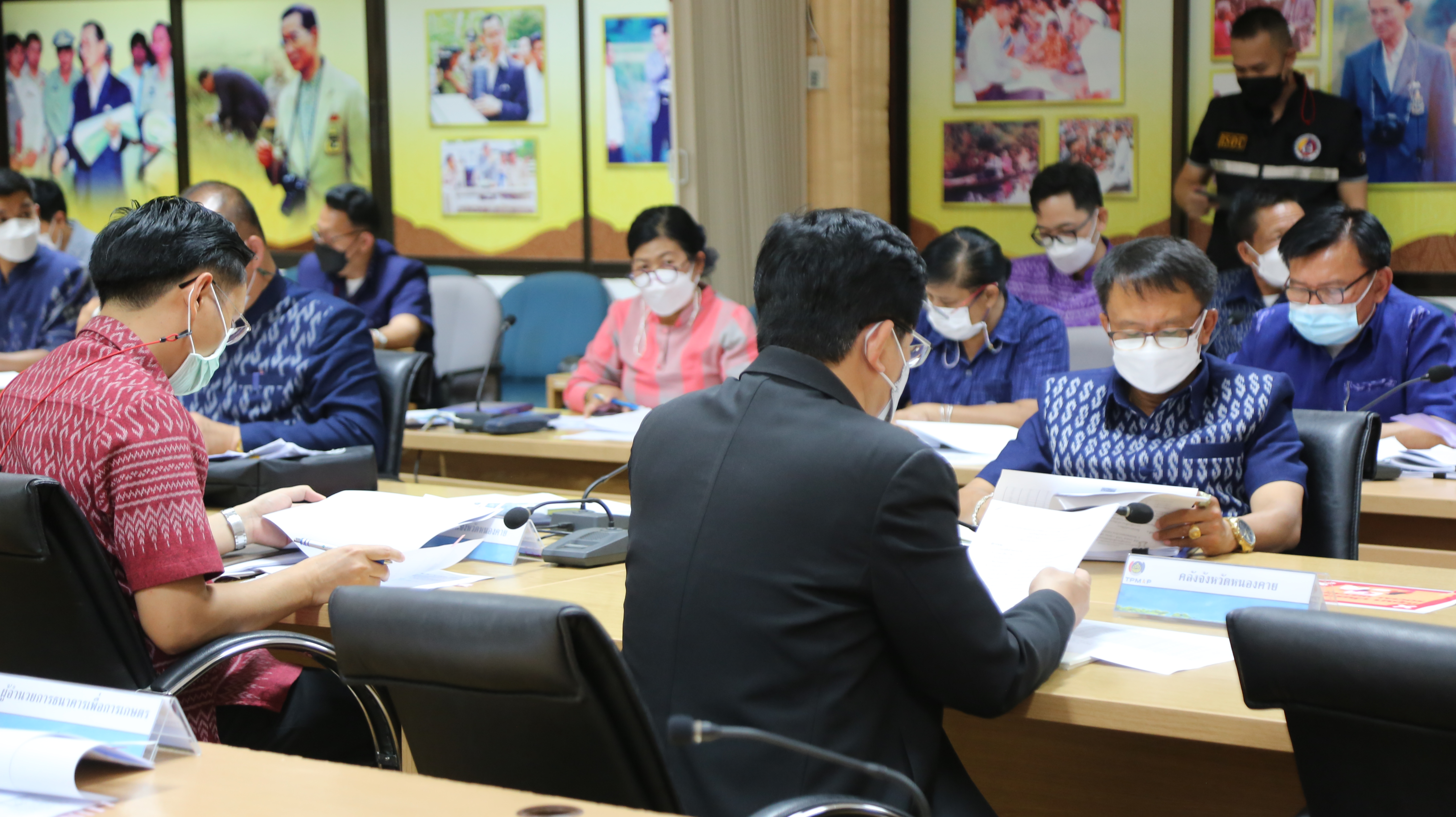 จังหวัดหนองคาย ประชุมคณะกรรมการบริหารศูนย์อำนวยการขจัดความยากจนและพัฒนาคนทุกช่วงวัยอย่างยั่งยืนตามหลักปรัชญ่ของเศรษฐกิจพอเพียงจังหวัดหนองคาย (คจพ.จ.) ครั้งที่ 2/2565