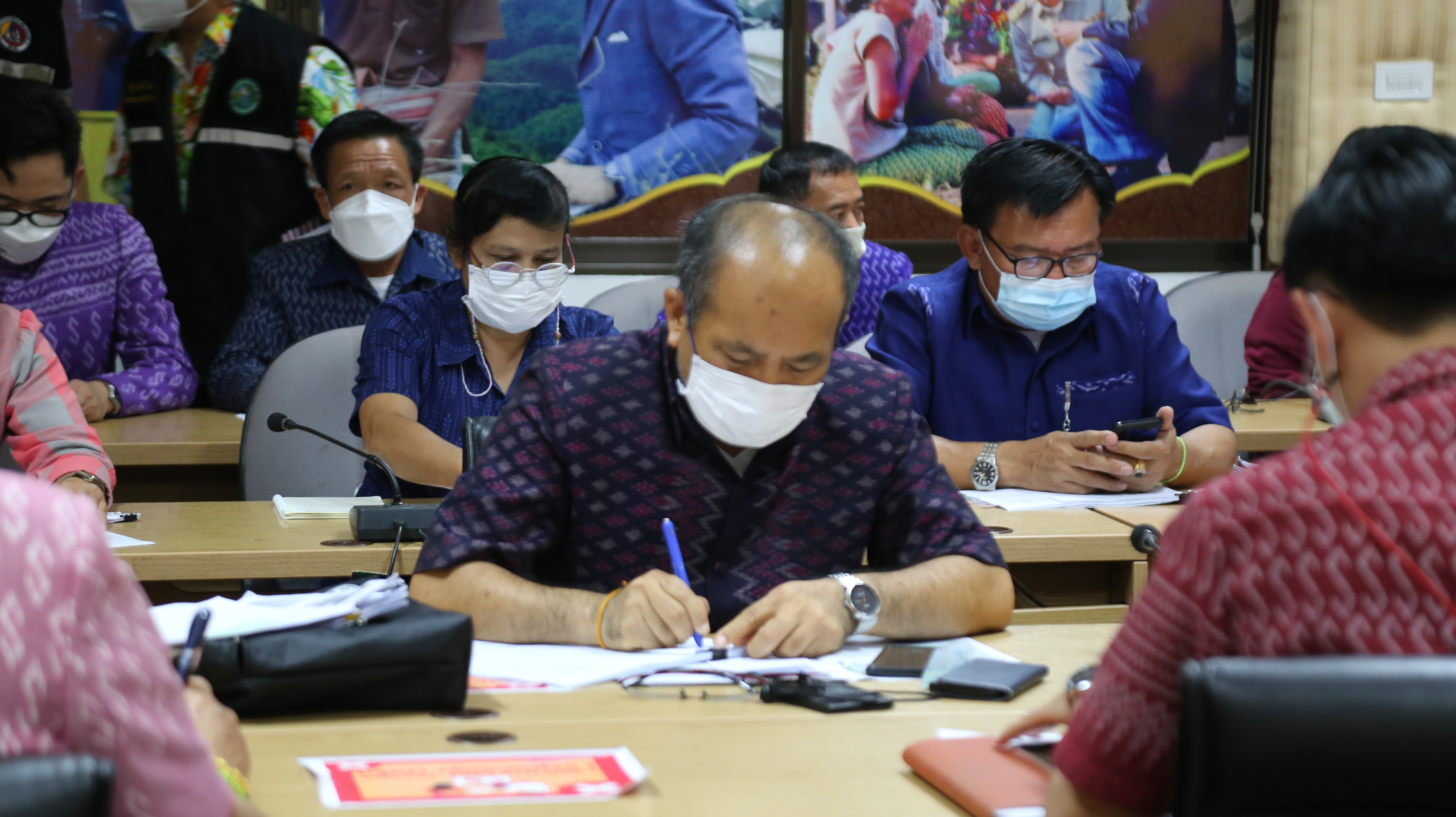 จังหวัดหนองคาย ประชุมคณะกรรมการบริหารศูนย์อำนวยการขจัดความยากจนและพัฒนาคนทุกช่วงวัยอย่างยั่งยืนตามหลักปรัชญ่ของเศรษฐกิจพอเพียงจังหวัดหนองคาย (คจพ.จ.) ครั้งที่ 2/2565