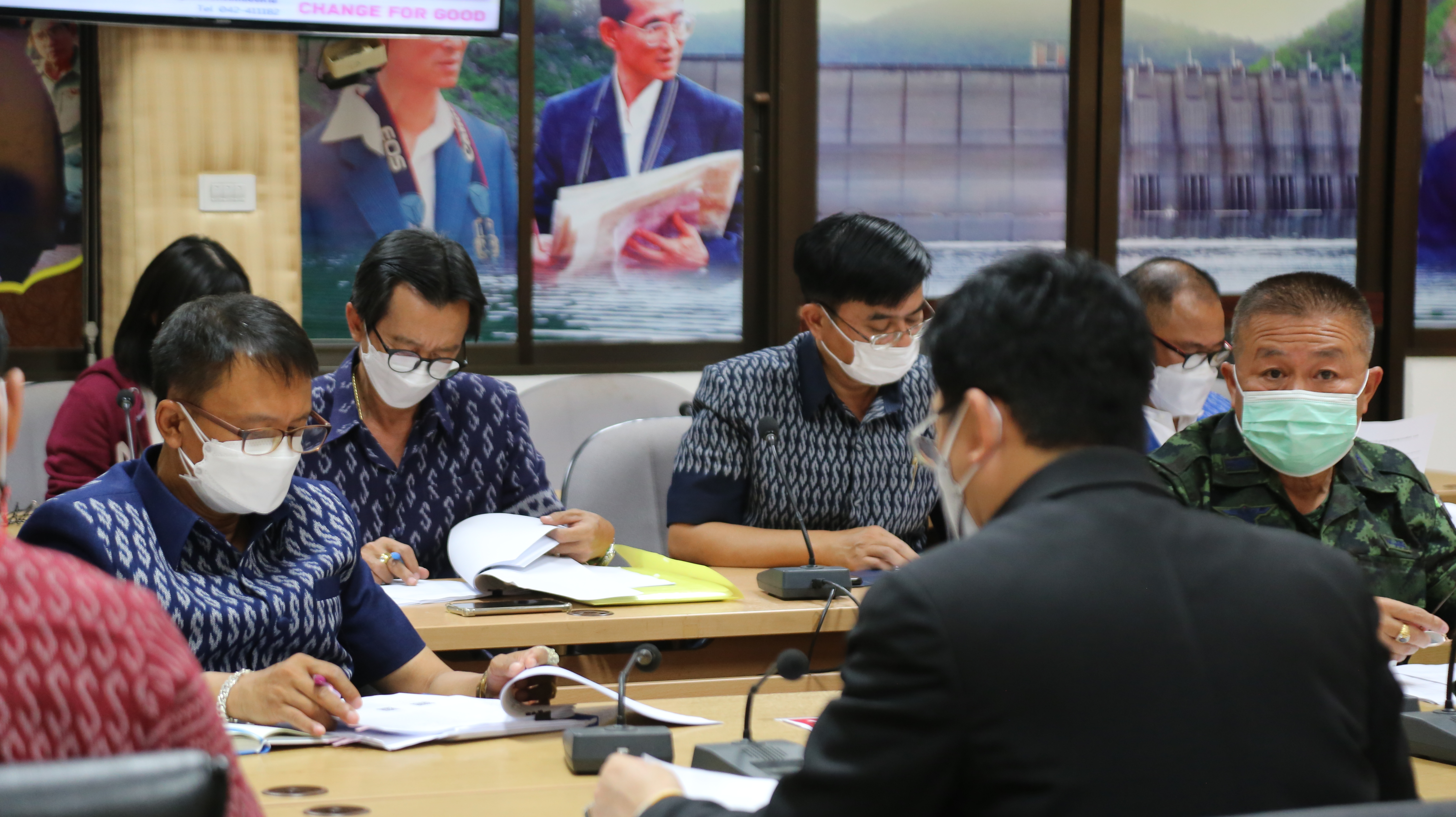 จังหวัดหนองคาย ประชุมคณะกรรมการบริหารศูนย์อำนวยการขจัดความยากจนและพัฒนาคนทุกช่วงวัยอย่างยั่งยืนตามหลักปรัชญ่ของเศรษฐกิจพอเพียงจังหวัดหนองคาย (คจพ.จ.) ครั้งที่ 2/2565