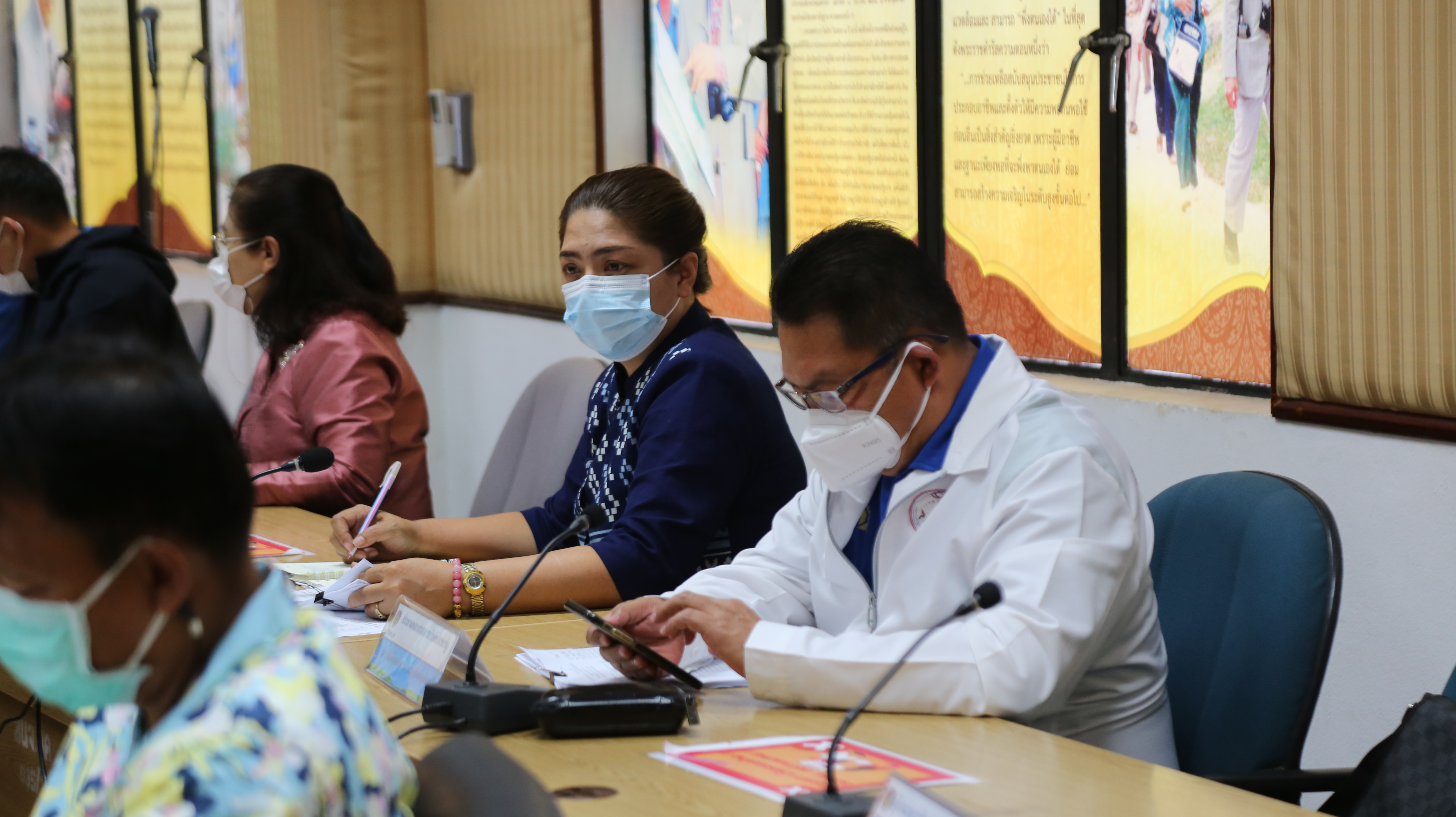 จังหวัดหนองคาย ประชุมคณะกรรมการบริหารศูนย์อำนวยการขจัดความยากจนและพัฒนาคนทุกช่วงวัยอย่างยั่งยืนตามหลักปรัชญ่ของเศรษฐกิจพอเพียงจังหวัดหนองคาย (คจพ.จ.) ครั้งที่ 2/2565