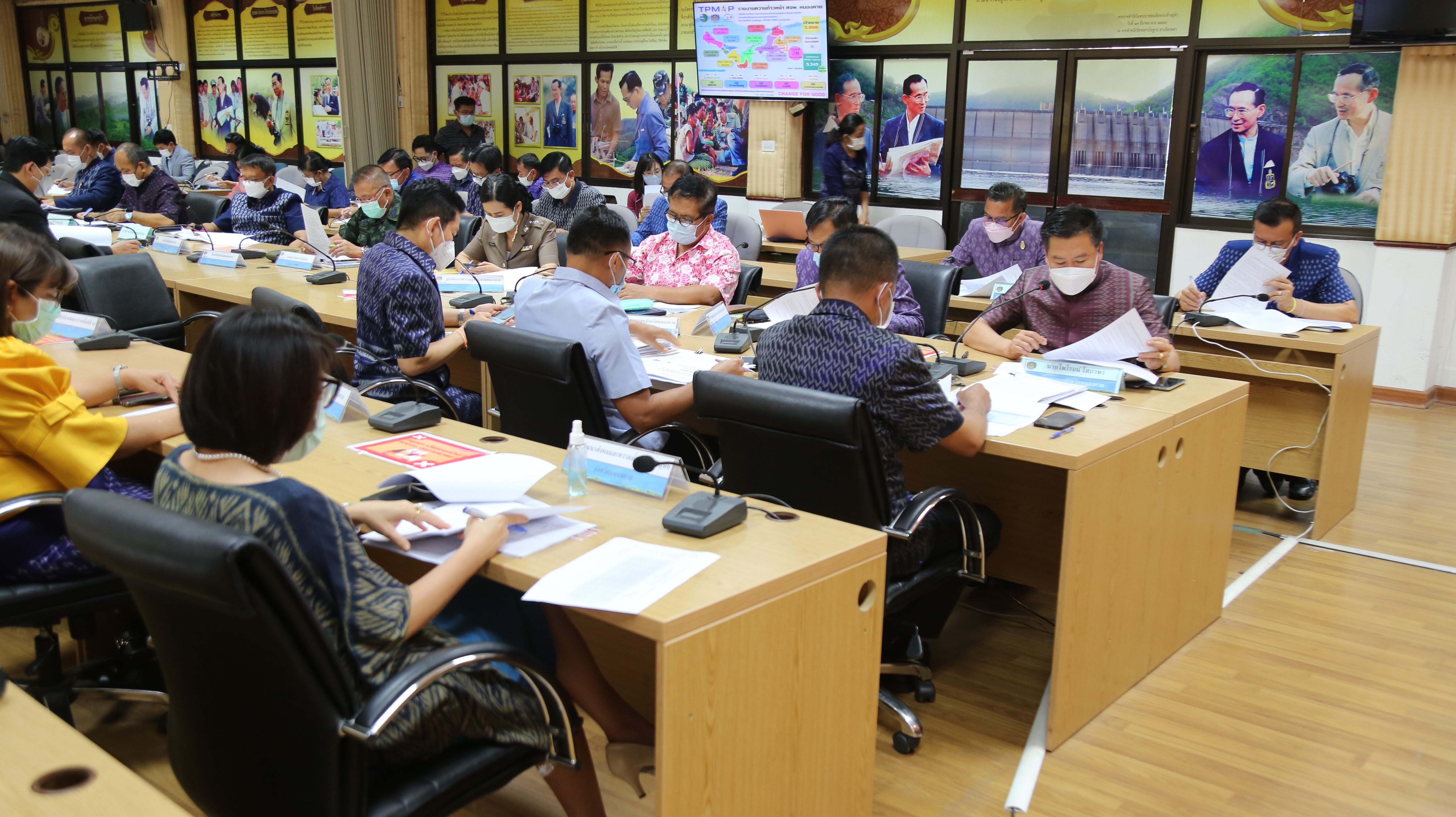 จังหวัดหนองคาย ประชุมคณะกรรมการบริหารศูนย์อำนวยการขจัดความยากจนและพัฒนาคนทุกช่วงวัยอย่างยั่งยืนตามหลักปรัชญ่ของเศรษฐกิจพอเพียงจังหวัดหนองคาย (คจพ.จ.) ครั้งที่ 2/2565