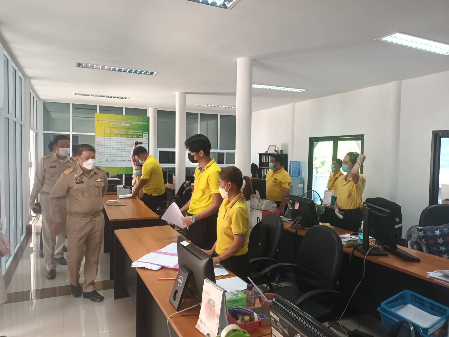 ผู้ว่าราชการจังหวัดหนองคาย ตรวจเยี่ยมศูนย์แสดงและจำหน่ายผลิตภัณฑ์ OTOP จังหวัดหนองคาย