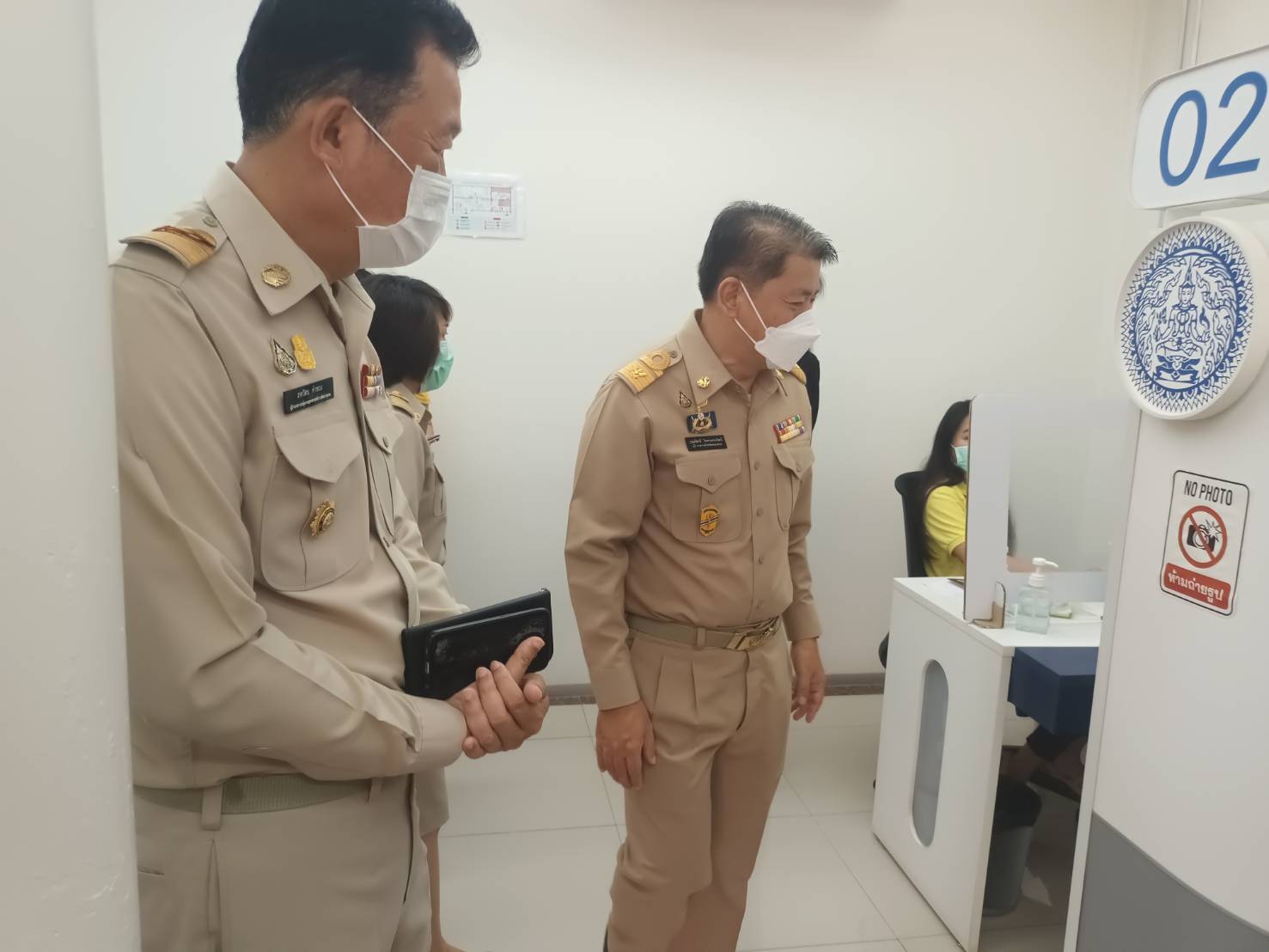 ผู้ว่าราชการจังหวัดหนองคาย ตรวจเยี่ยมศูนย์แสดงและจำหน่ายผลิตภัณฑ์ OTOP จังหวัดหนองคาย