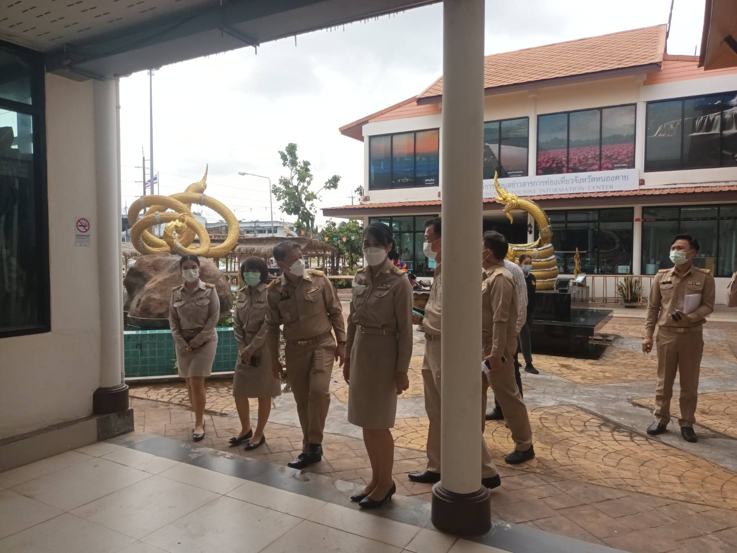 ผู้ว่าราชการจังหวัดหนองคาย ตรวจเยี่ยมศูนย์แสดงและจำหน่ายผลิตภัณฑ์ OTOP จังหวัดหนองคาย