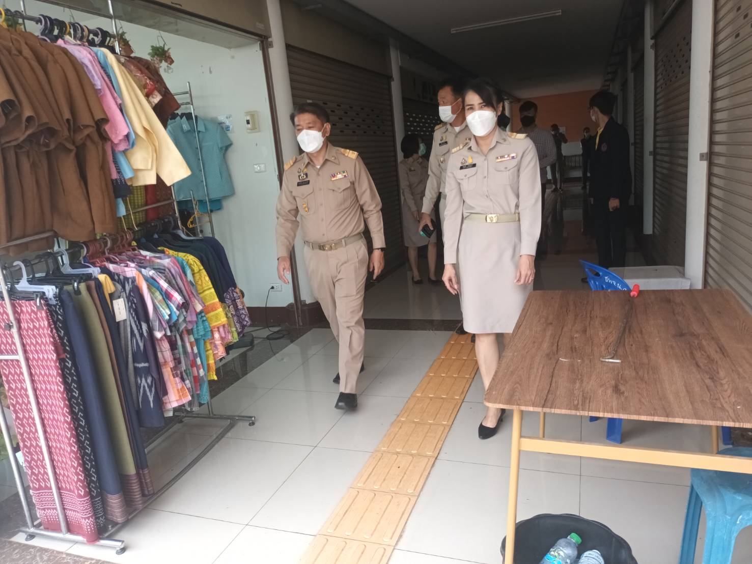 ผู้ว่าราชการจังหวัดหนองคาย ตรวจเยี่ยมศูนย์แสดงและจำหน่ายผลิตภัณฑ์ OTOP จังหวัดหนองคาย