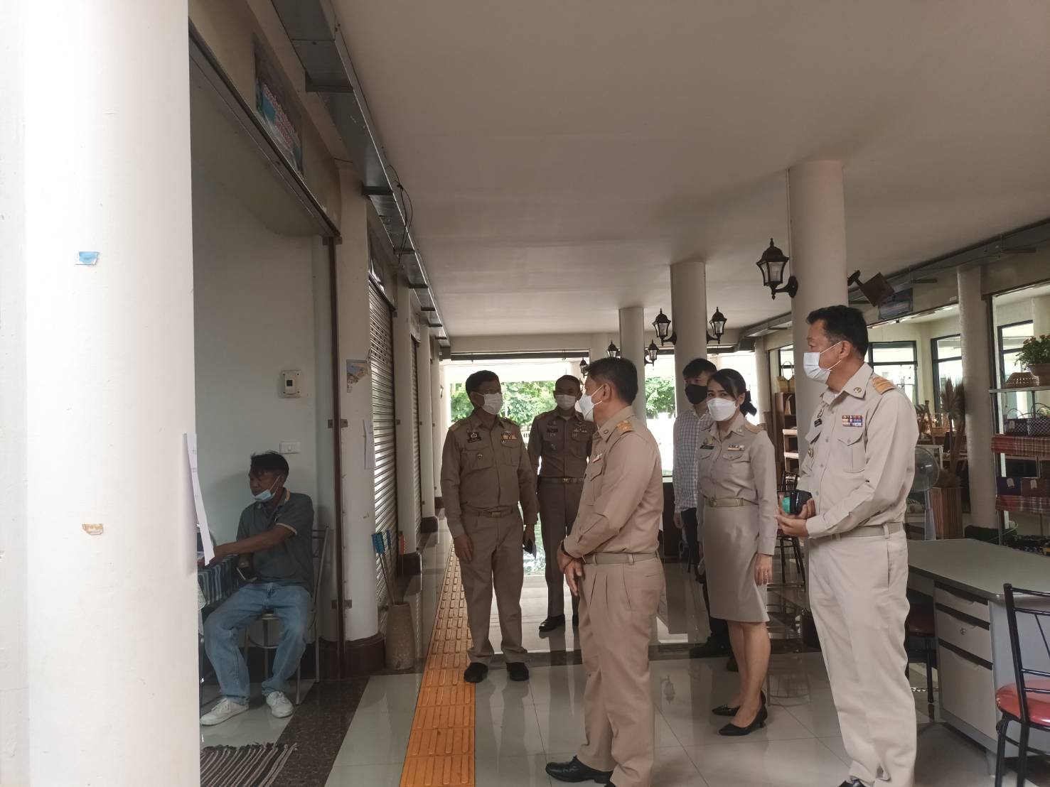 ผู้ว่าราชการจังหวัดหนองคาย ตรวจเยี่ยมศูนย์แสดงและจำหน่ายผลิตภัณฑ์ OTOP จังหวัดหนองคาย