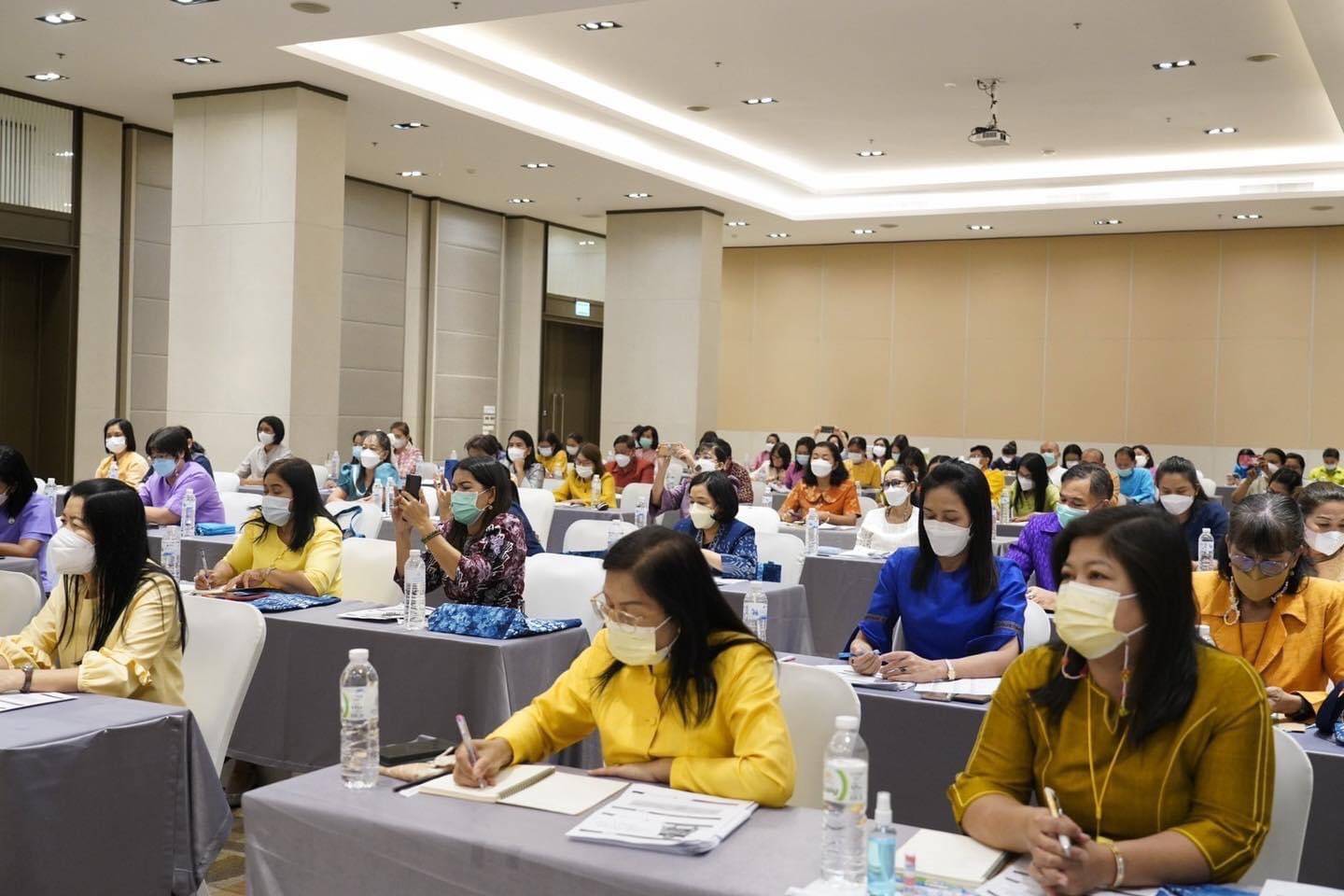 พช.หนองคาย ร่วมการประชุมโครงการประชุมเชิงปฏิบัติการการเพิ่มประสิทธิภาพการดำเนินงานกองทุนพัฒนาบทบาทสตรี ประจำปีงบประมาณ พ.ศ. 2565