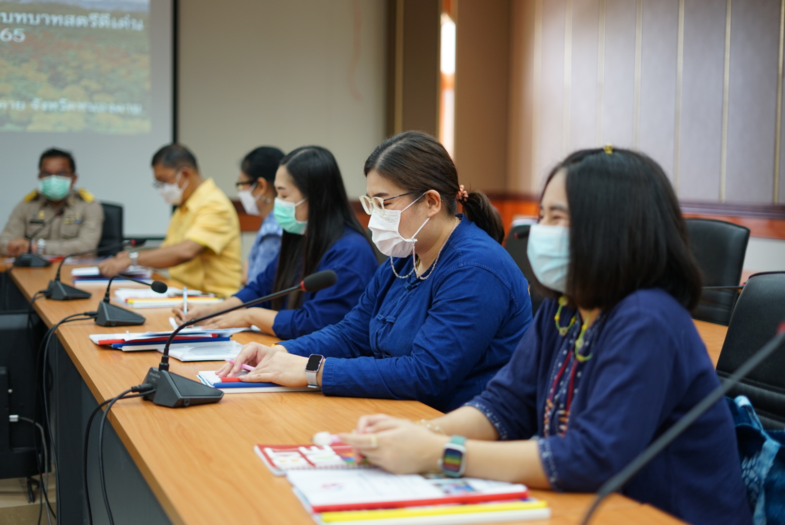 พช.หนองคาย ดำเนินการคัดเลือกคนกองทุนพัฒนาบทบาทสตรีดีเด่น ระดับจังหวัด ประจำปี 2565