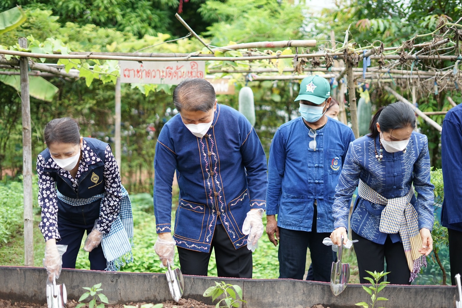 ผู้ว่าราชการจังหวัดหนองคาย Kick Off  คนหนองคาย ปลูกผัก ปลูกรัก สร้างความมั่นคงทางด้านอาหาร