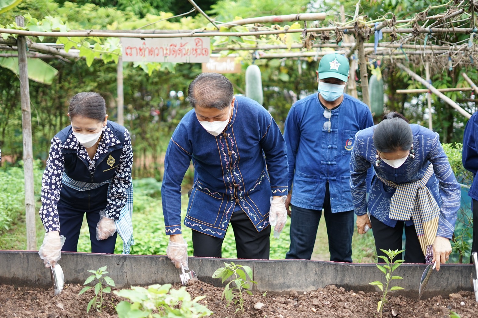 ผู้ว่าราชการจังหวัดหนองคาย Kick Off  คนหนองคาย ปลูกผัก ปลูกรัก สร้างความมั่นคงทางด้านอาหาร