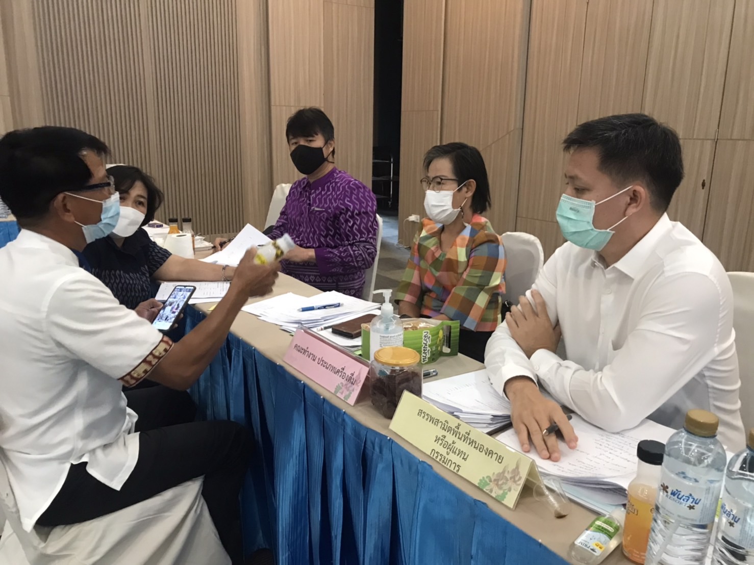 พช.หนองคาย ดำเนินโครงการคัดสรรสุดยอด หนึ่งตำบล หนึ่งผลิตภัณฑ์ไทย ประจำปี 2565 กิจกรรมการพิจารณา ตรวจสอบ กลั่นกรองและให้คะแนนผลิตภัณฑ์ในระดับจังหวัด