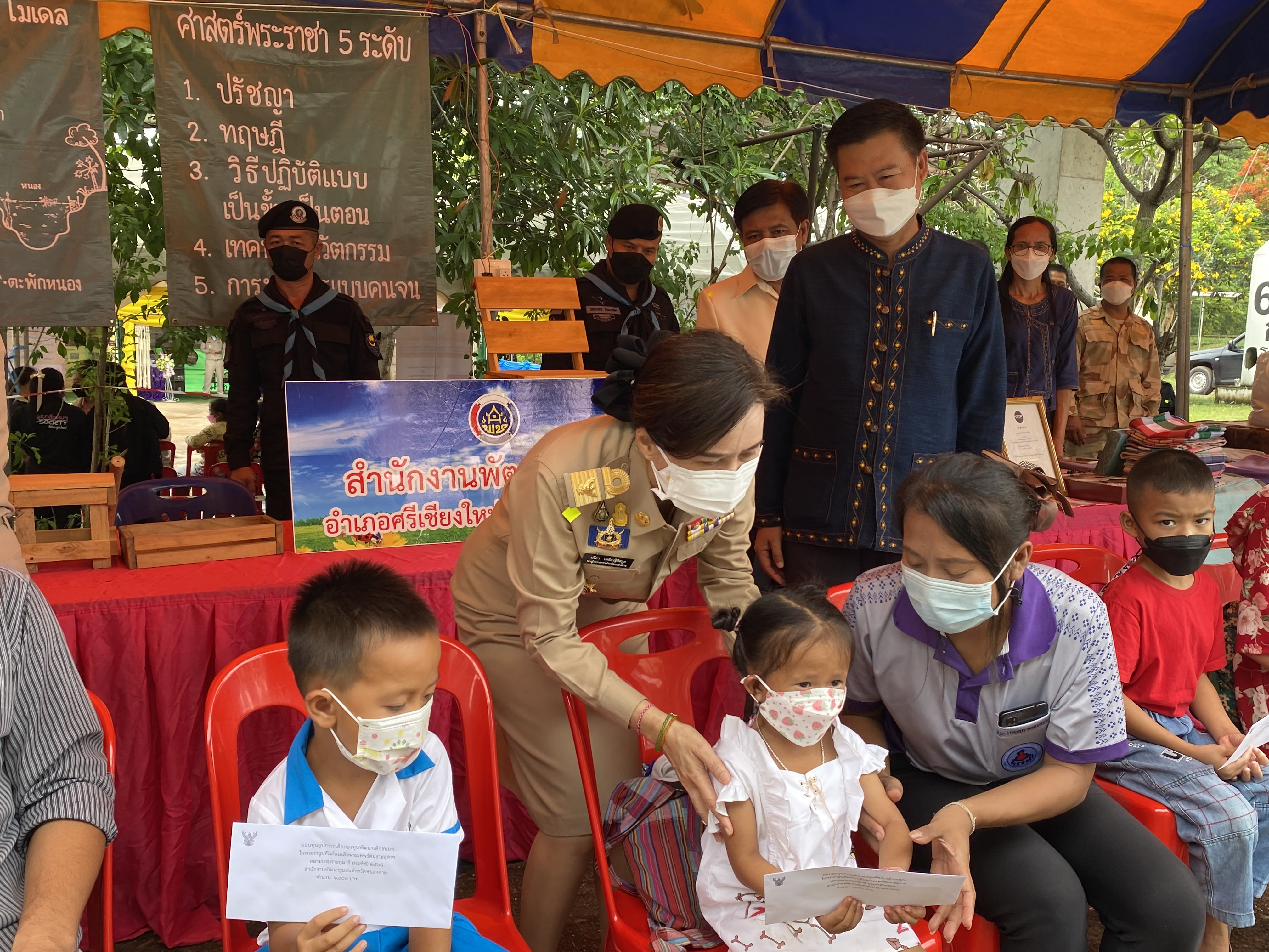 พช.หนองคาย ร่วมโครงการบริการจังหวัดเคลื่อนที่แบบบูรณาการ และหน่วยบำบัดทุกข์ บำรุงสุข จังหวัดหนองคาย