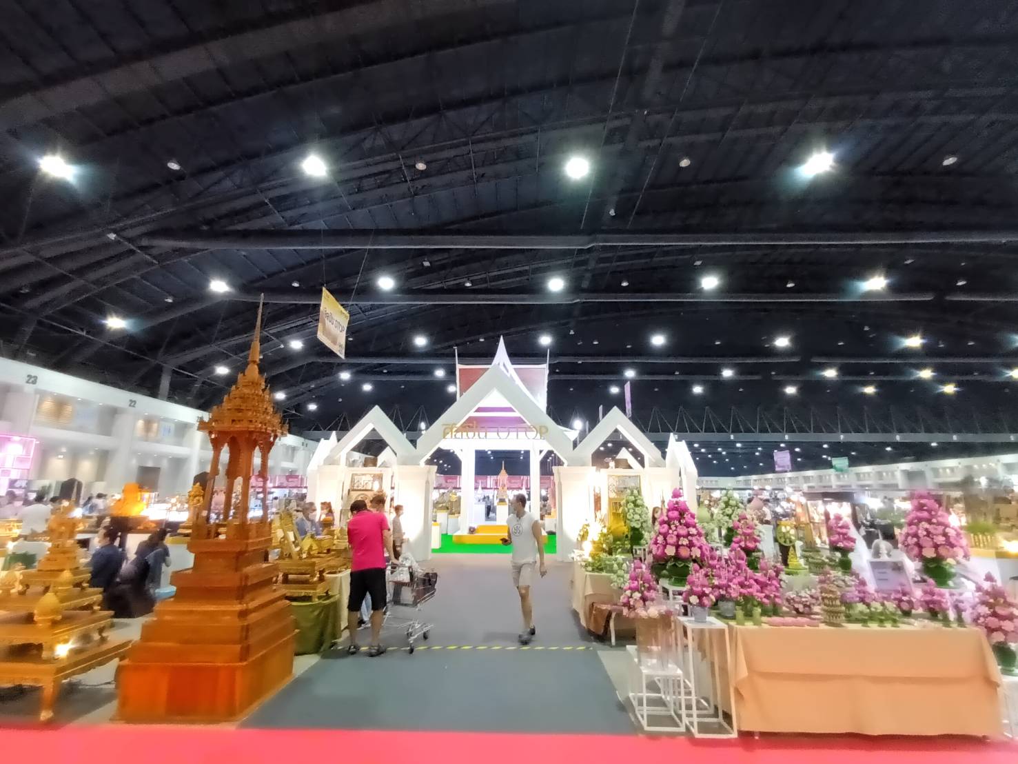 ผู้ว่าราชการจังหวัดหนองคาย  ร่วมพิธีเปิดงาน OTOP Midyear 2022 “สุขช้อป สุขใจ สุขทั่วไทยรวมไว้ในที่เดียว”