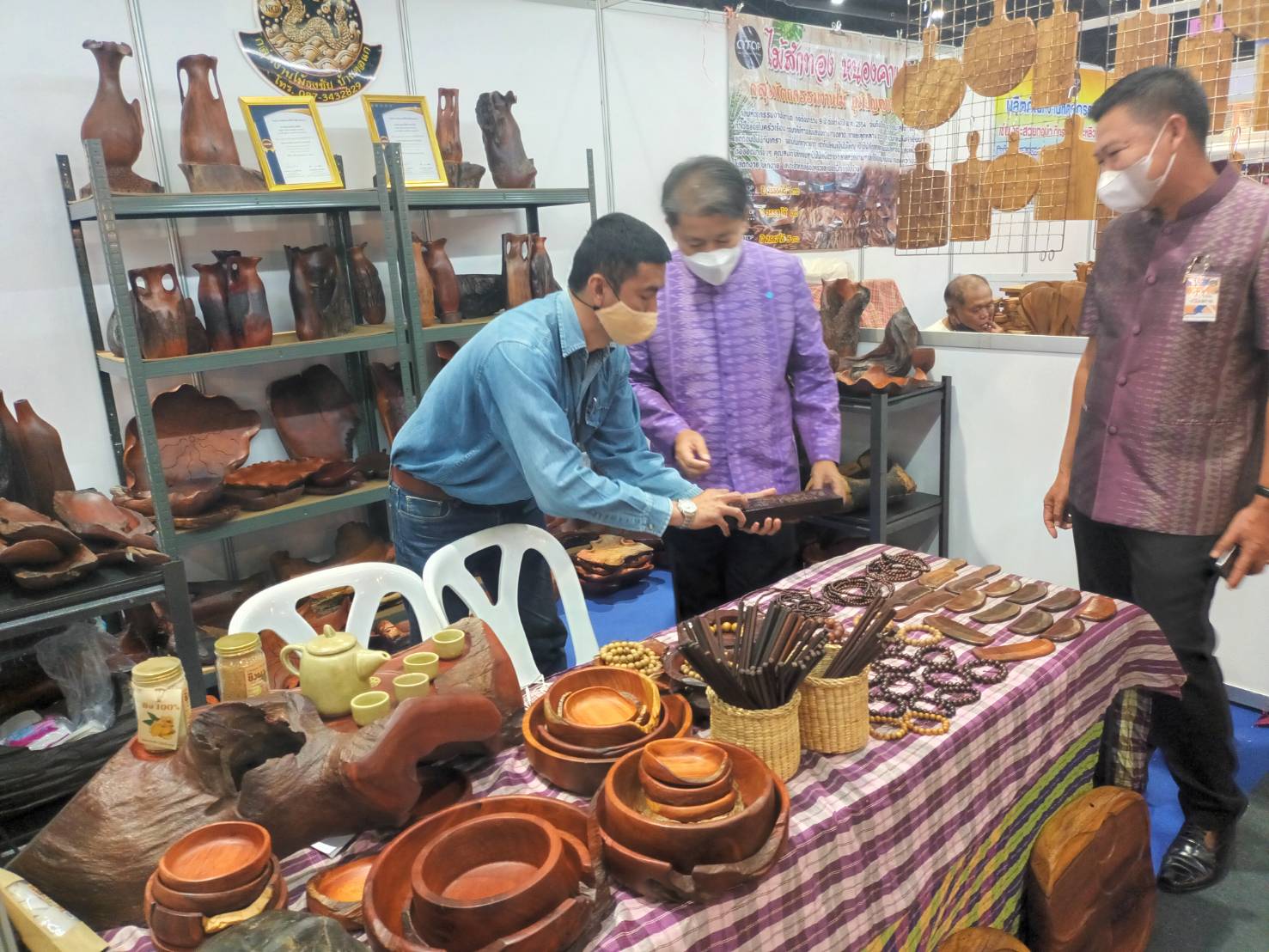 ผู้ว่าราชการจังหวัดหนองคาย  ร่วมพิธีเปิดงาน OTOP Midyear 2022 “สุขช้อป สุขใจ สุขทั่วไทยรวมไว้ในที่เดียว”