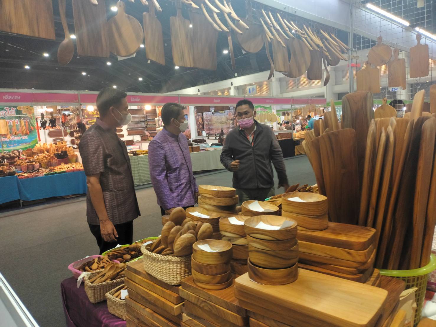 ผู้ว่าราชการจังหวัดหนองคาย  ร่วมพิธีเปิดงาน OTOP Midyear 2022 “สุขช้อป สุขใจ สุขทั่วไทยรวมไว้ในที่เดียว”