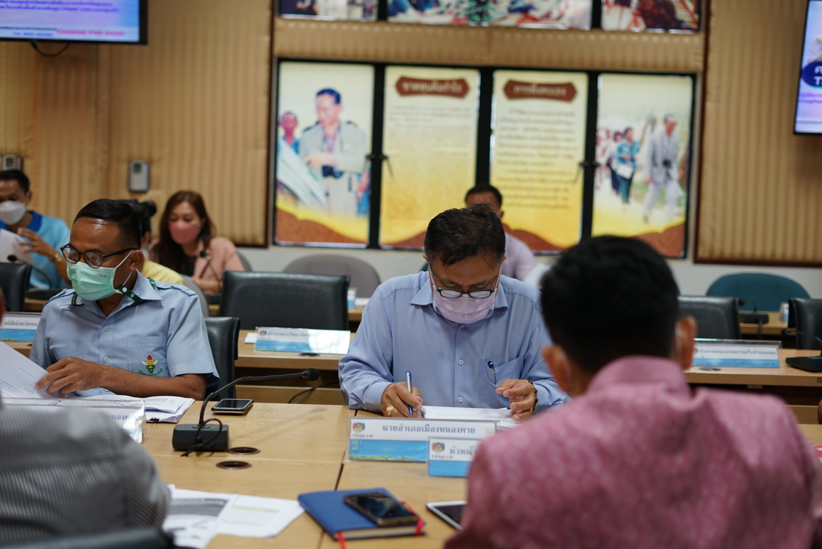 จังหวัดหนองคาย ประชุมคณะกรรมการบริหารศูนย์อำนวยการขจัดความยากจนและพัฒนาคนทุกช่วงวัยอย่างยั่งยืนตามหลักปรัชญ่ของเศรษฐกิจพอเพียงจังหวัดหนองคาย (คจพ.จ.) ครั้งที่ 3/2565