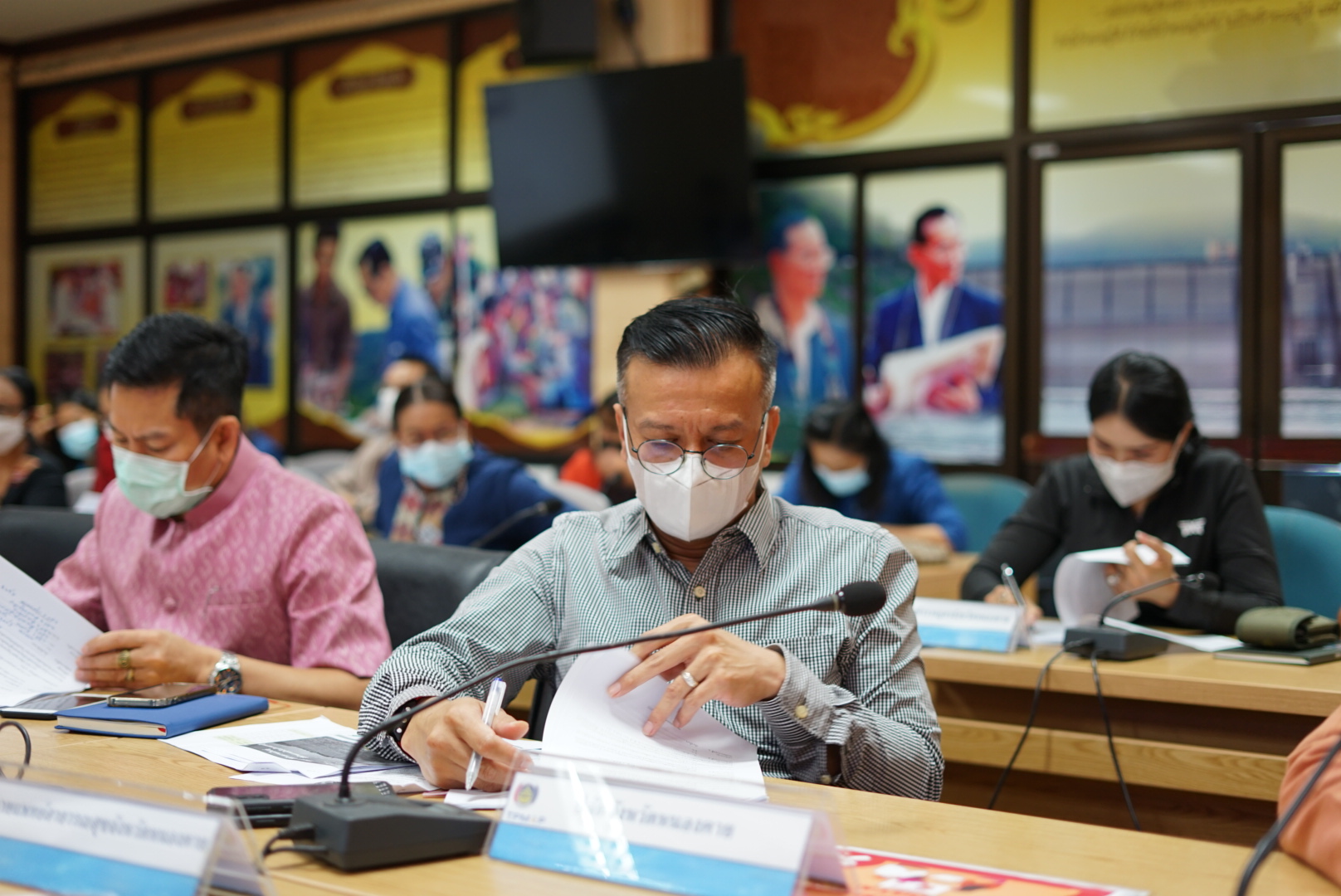 จังหวัดหนองคาย ประชุมคณะกรรมการบริหารศูนย์อำนวยการขจัดความยากจนและพัฒนาคนทุกช่วงวัยอย่างยั่งยืนตามหลักปรัชญ่ของเศรษฐกิจพอเพียงจังหวัดหนองคาย (คจพ.จ.) ครั้งที่ 3/2565