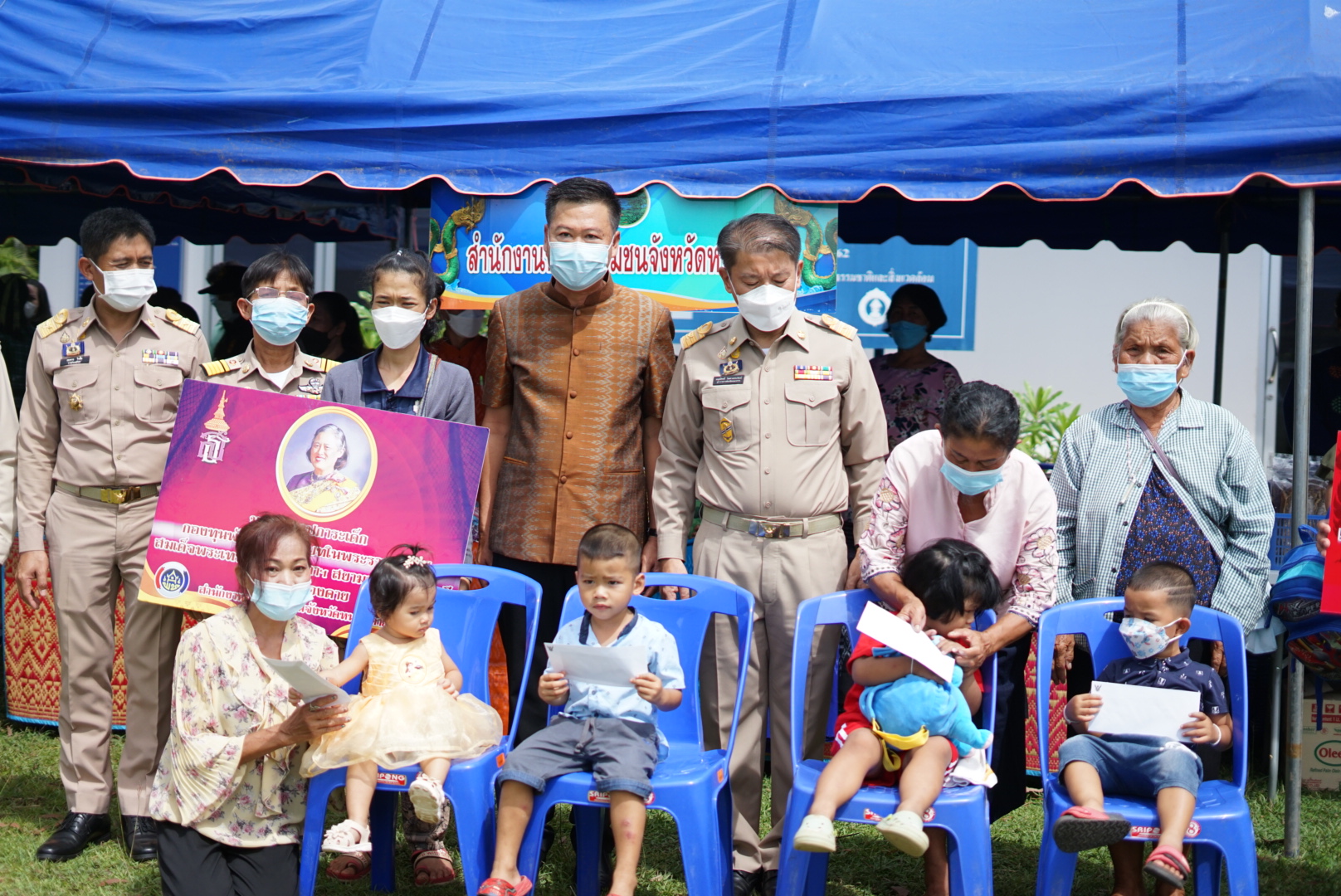 ผู้ว่าราชการจังหวัดหนองคาย มอบทุนอุปการะเด็ก กองทุนพัฒนาเด็กชนบทในพระราชูปถัมภ์ สมเด็จพระเทพรัตนราชสุดา สยามบรมราชกุมารี โครงการบริการจังหวัดเคลื่อนที่แบบบูรณาการ และหน่วยบำบัดทุกข์ บำรุงสุข จังหวัดหนองคาย