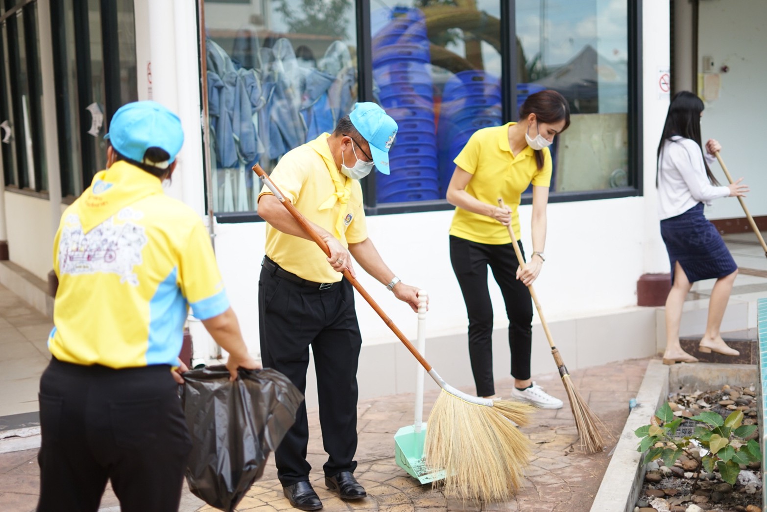 พช.หนองคาย จัดกิจกรรมจิตอาสาพัฒนาเนื่องในโอกาสวันอานันทมหิดล 9 มิถุนายน 2565