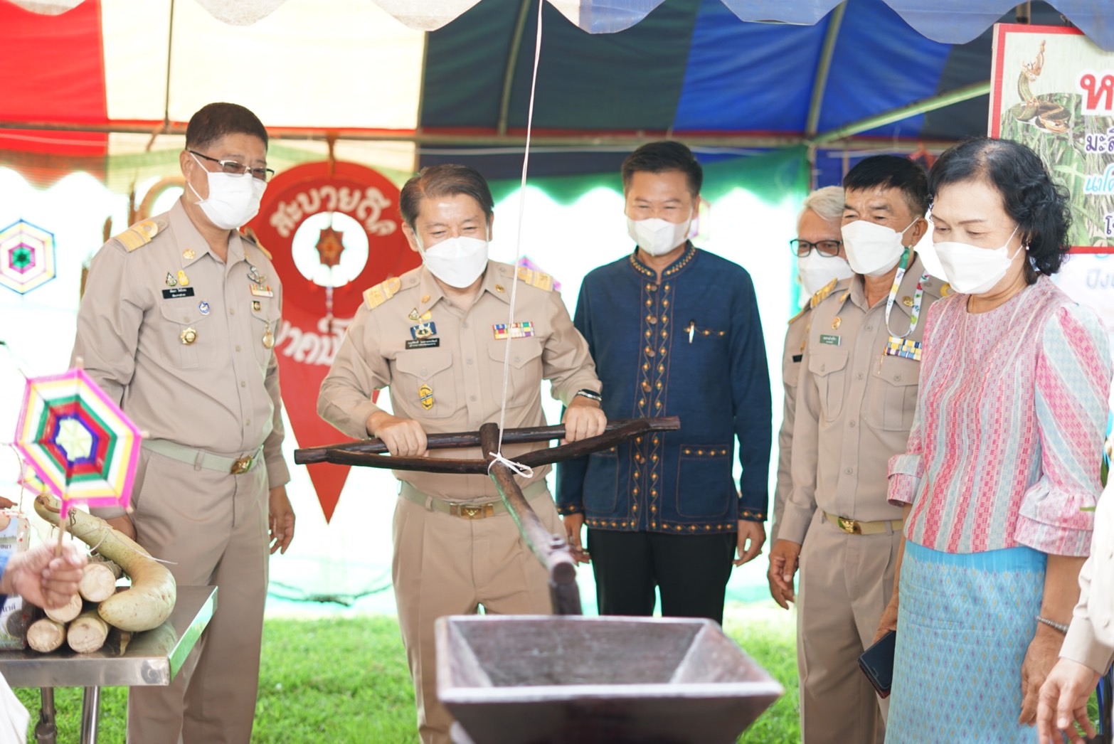 ผู้ว่าราชการจังหวัดหนองคาย มอบทุนอุปการะเด็ก กองทุนพัฒนาเด็กชนบทในพระราชูปถัมภ์ สมเด็จพระเทพรัตนราชสุดา สยามบรมราชกุมารี โครงการบริการจังหวัดเคลื่อนที่แบบบูรณาการ และหน่วยบำบัดทุกข์ บำรุงสุข จังหวัดหนองคาย