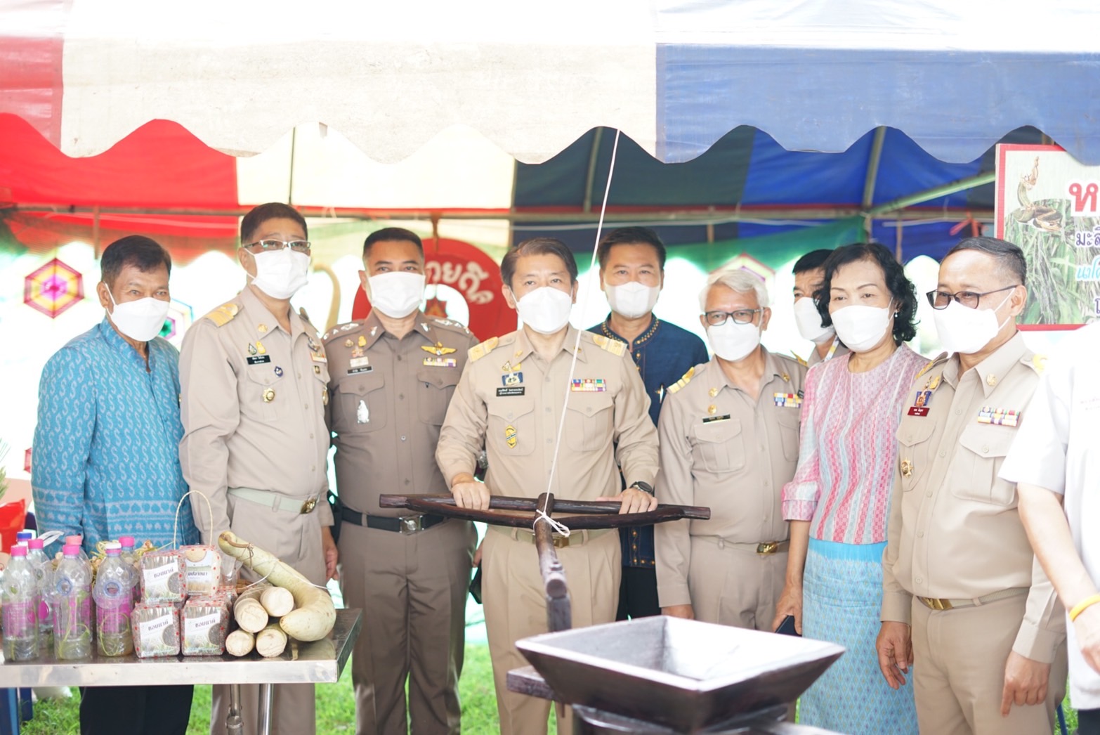 ผู้ว่าราชการจังหวัดหนองคาย มอบทุนอุปการะเด็ก กองทุนพัฒนาเด็กชนบทในพระราชูปถัมภ์ สมเด็จพระเทพรัตนราชสุดา สยามบรมราชกุมารี โครงการบริการจังหวัดเคลื่อนที่แบบบูรณาการ และหน่วยบำบัดทุกข์ บำรุงสุข จังหวัดหนองคาย