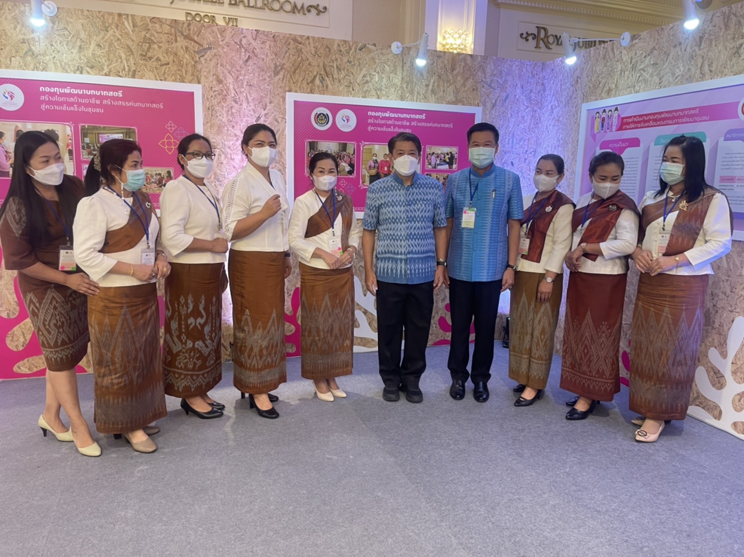 ผู้ว่าราชการจังหวัดหนองคาย ร่วมพิธีเปิดและรับฟังการบรรยายพิเศษตามโครงการกองทุนพัฒนาบทบาทสตรี สร้างโอกาสด้านอาชีพ สร้างสรรค์บทบาทสตรี สู่ความเข้มแข็งในชุมชน