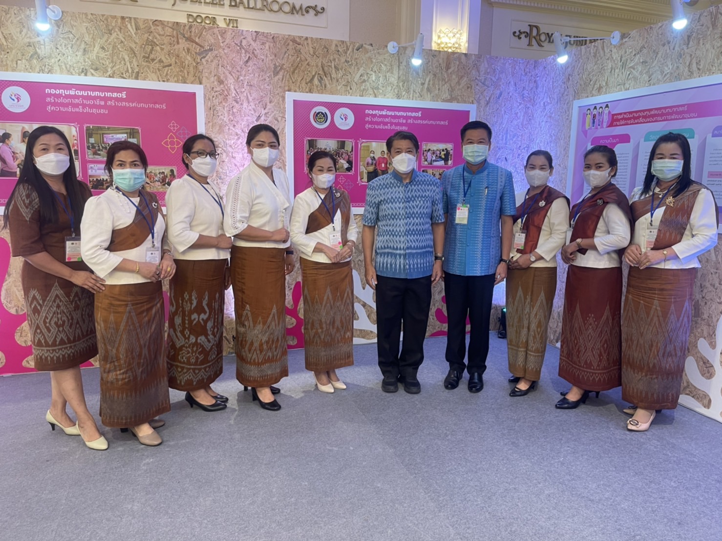 ผู้ว่าราชการจังหวัดหนองคาย ร่วมพิธีเปิดและรับฟังการบรรยายพิเศษตามโครงการกองทุนพัฒนาบทบาทสตรี สร้างโอกาสด้านอาชีพ สร้างสรรค์บทบาทสตรี สู่ความเข้มแข็งในชุมชน