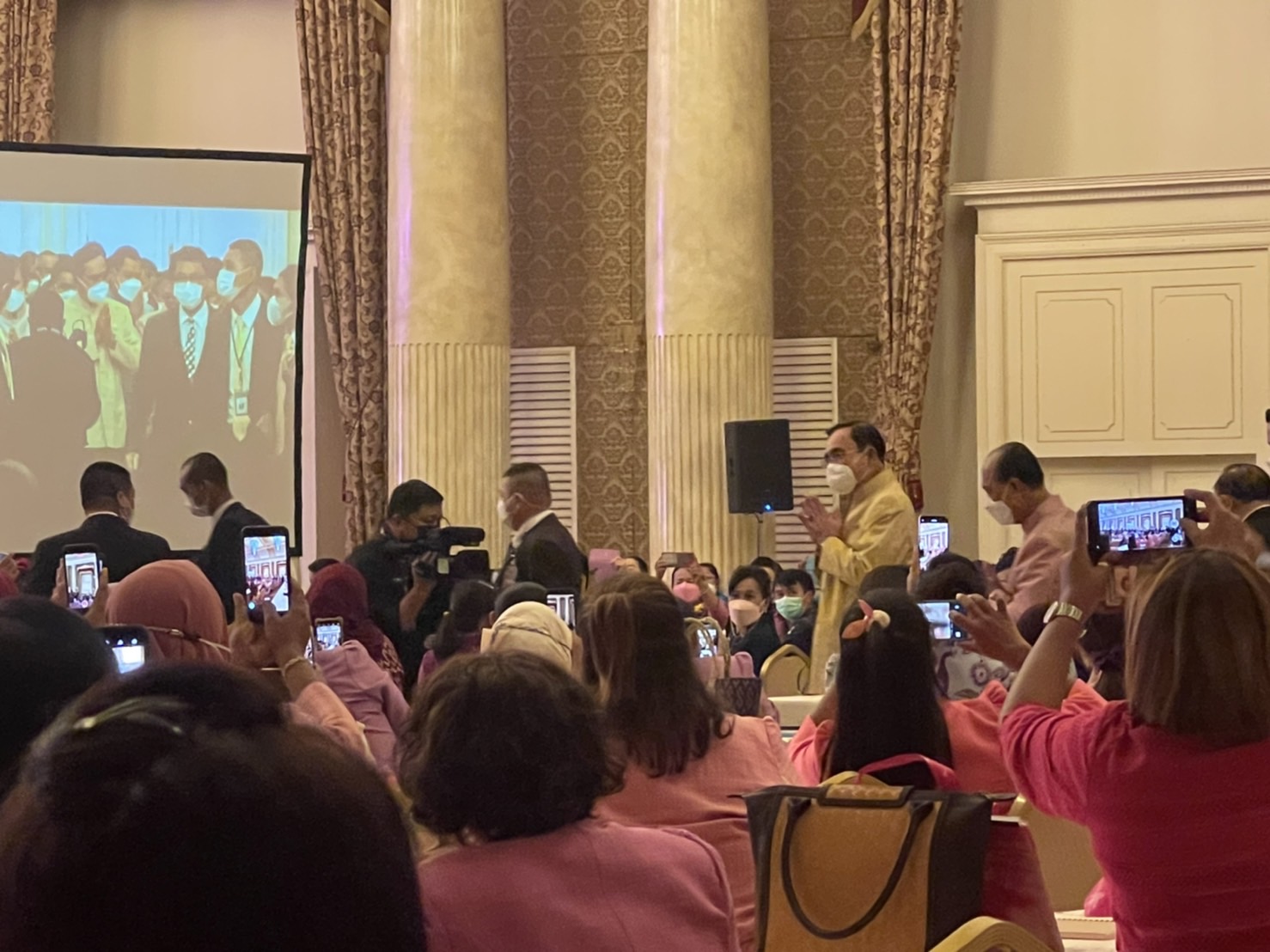 ผู้ว่าราชการจังหวัดหนองคาย ร่วมพิธีเปิดและรับฟังการบรรยายพิเศษตามโครงการกองทุนพัฒนาบทบาทสตรี สร้างโอกาสด้านอาชีพ สร้างสรรค์บทบาทสตรี สู่ความเข้มแข็งในชุมชน