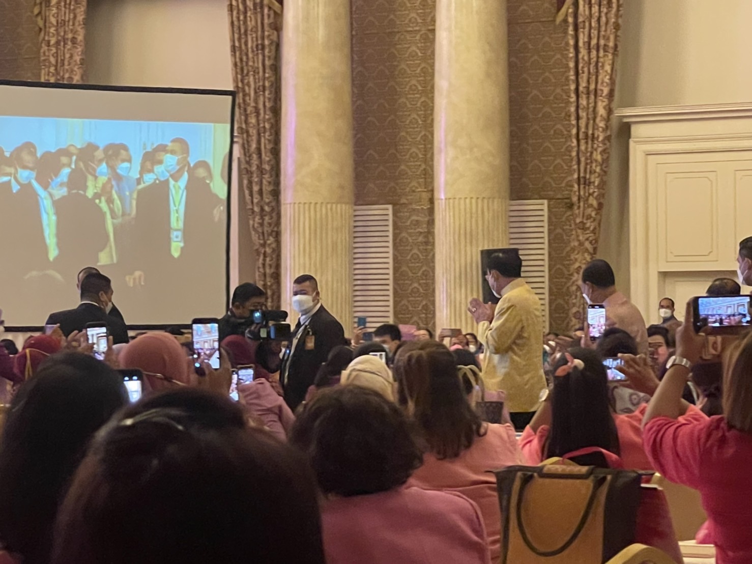 ผู้ว่าราชการจังหวัดหนองคาย ร่วมพิธีเปิดและรับฟังการบรรยายพิเศษตามโครงการกองทุนพัฒนาบทบาทสตรี สร้างโอกาสด้านอาชีพ สร้างสรรค์บทบาทสตรี สู่ความเข้มแข็งในชุมชน