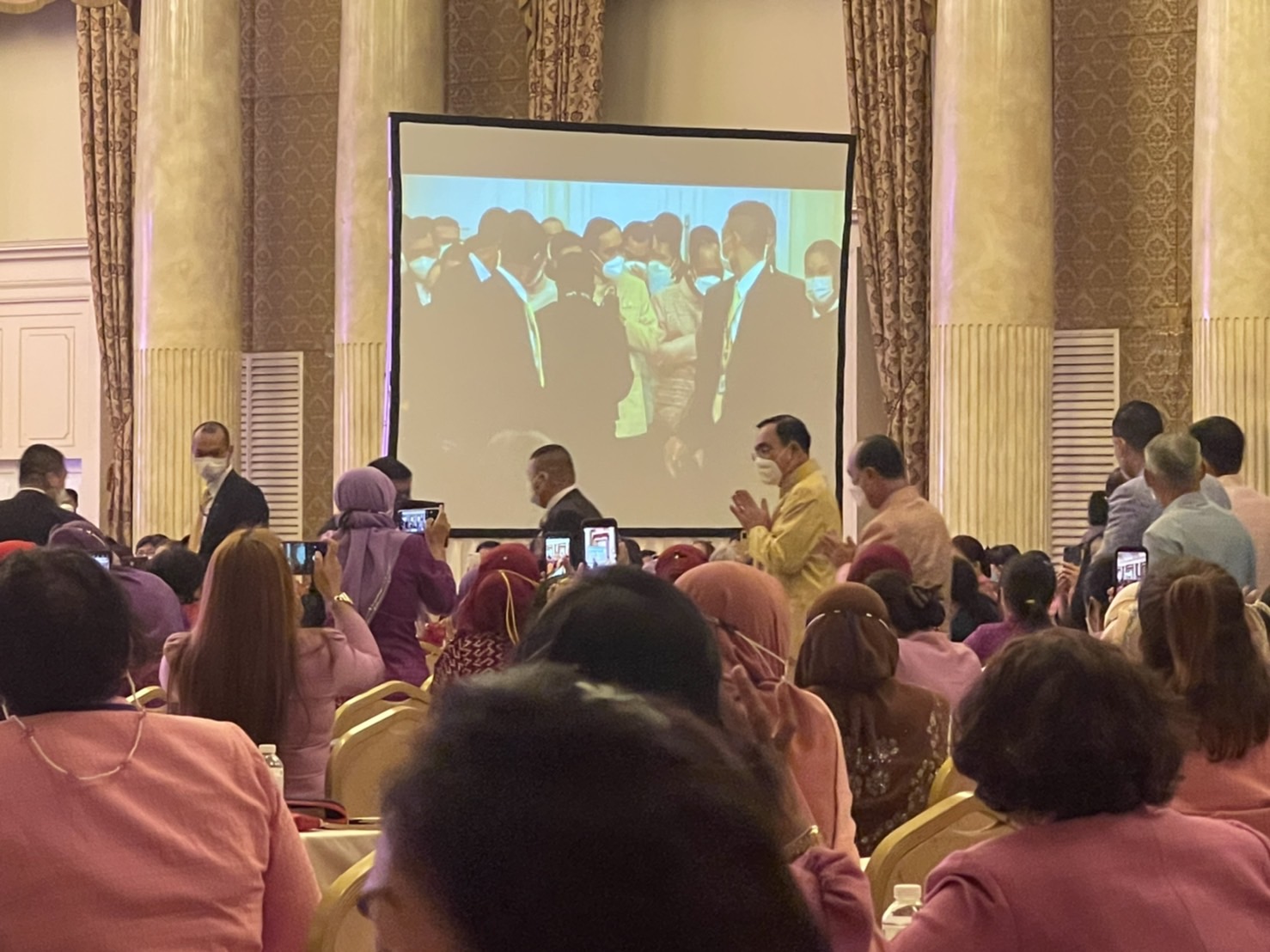 ผู้ว่าราชการจังหวัดหนองคาย ร่วมพิธีเปิดและรับฟังการบรรยายพิเศษตามโครงการกองทุนพัฒนาบทบาทสตรี สร้างโอกาสด้านอาชีพ สร้างสรรค์บทบาทสตรี สู่ความเข้มแข็งในชุมชน