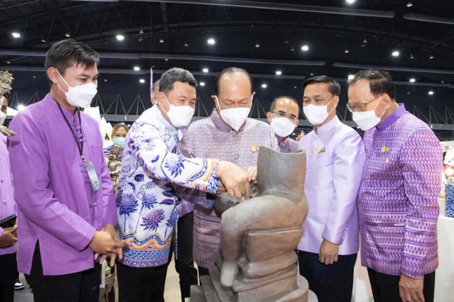 ผู้ว่าราชการจังหวัดหนองคาย  ร่วมพิธีเปิดงาน OTOP Midyear 2022 “สุขช้อป สุขใจ สุขทั่วไทยรวมไว้ในที่เดียว”