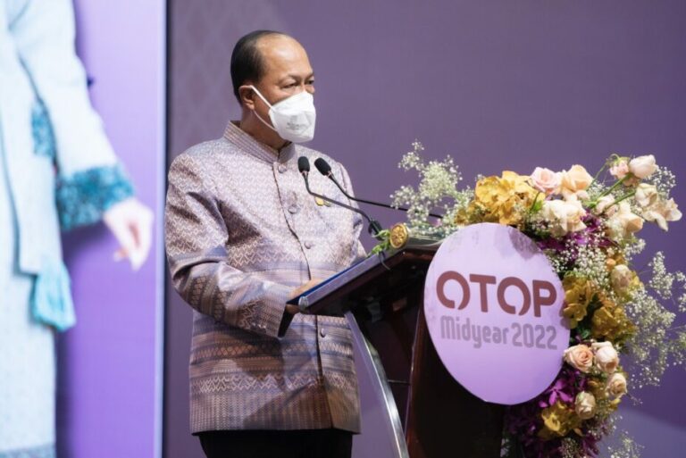 ผู้ว่าราชการจังหวัดหนองคาย  ร่วมพิธีเปิดงาน OTOP Midyear 2022 “สุขช้อป สุขใจ สุขทั่วไทยรวมไว้ในที่เดียว”