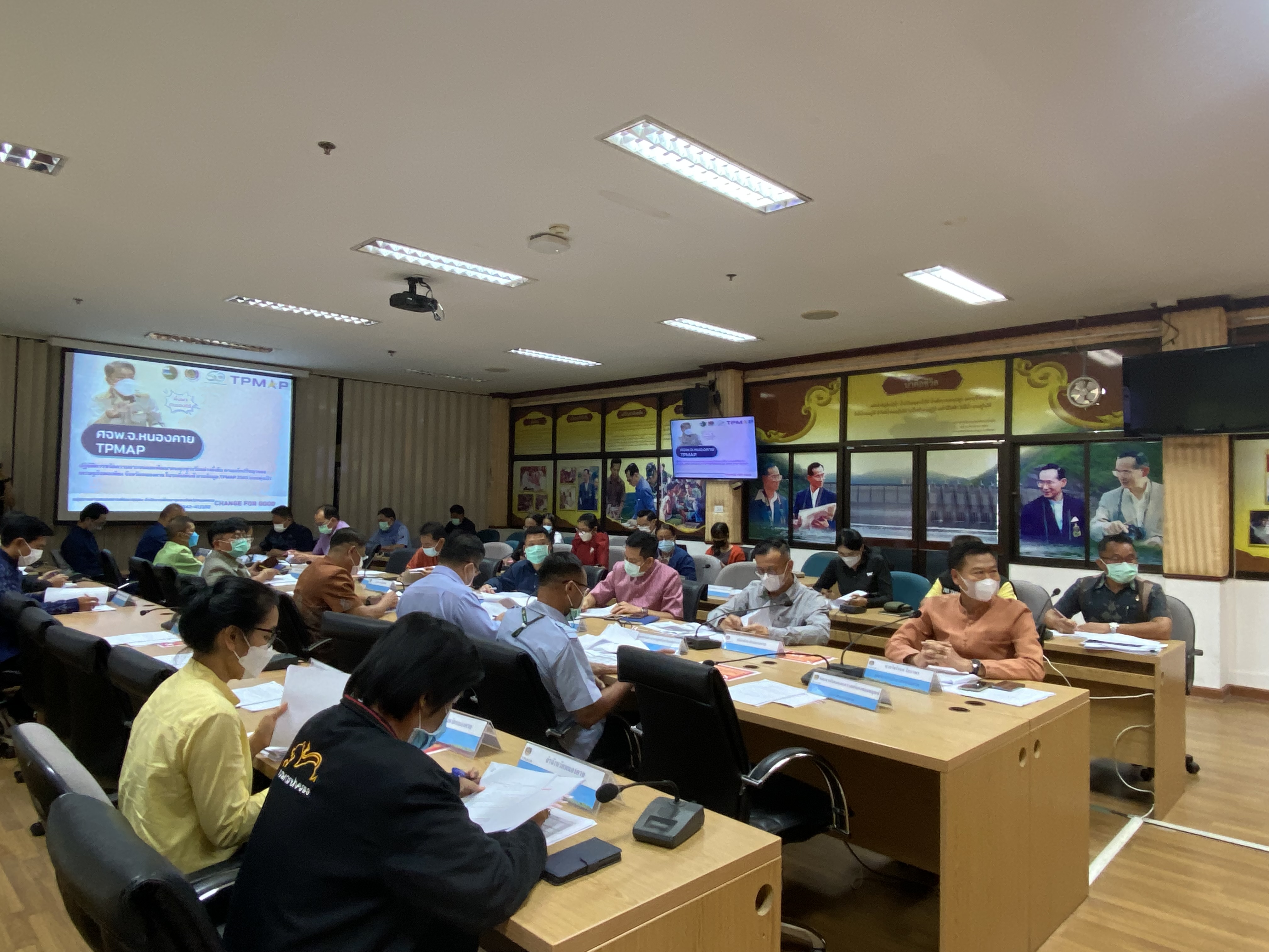 จังหวัดหนองคาย ประชุมคณะกรรมการบริหารศูนย์อำนวยการขจัดความยากจนและพัฒนาคนทุกช่วงวัยอย่างยั่งยืนตามหลักปรัชญ่ของเศรษฐกิจพอเพียงจังหวัดหนองคาย (คจพ.จ.) ครั้งที่ 3/2565