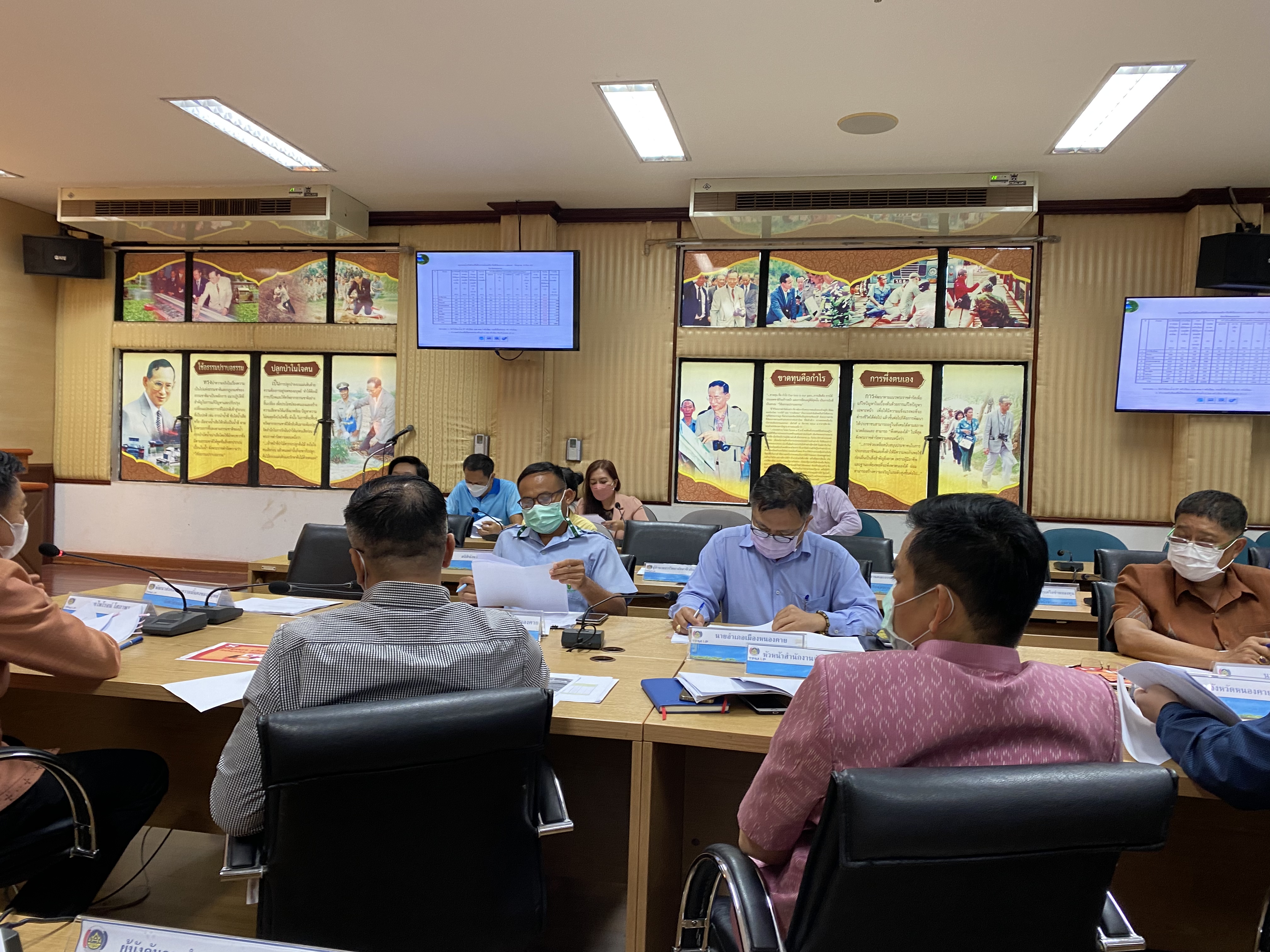 จังหวัดหนองคาย ประชุมคณะกรรมการบริหารศูนย์อำนวยการขจัดความยากจนและพัฒนาคนทุกช่วงวัยอย่างยั่งยืนตามหลักปรัชญ่ของเศรษฐกิจพอเพียงจังหวัดหนองคาย (คจพ.จ.) ครั้งที่ 3/2565