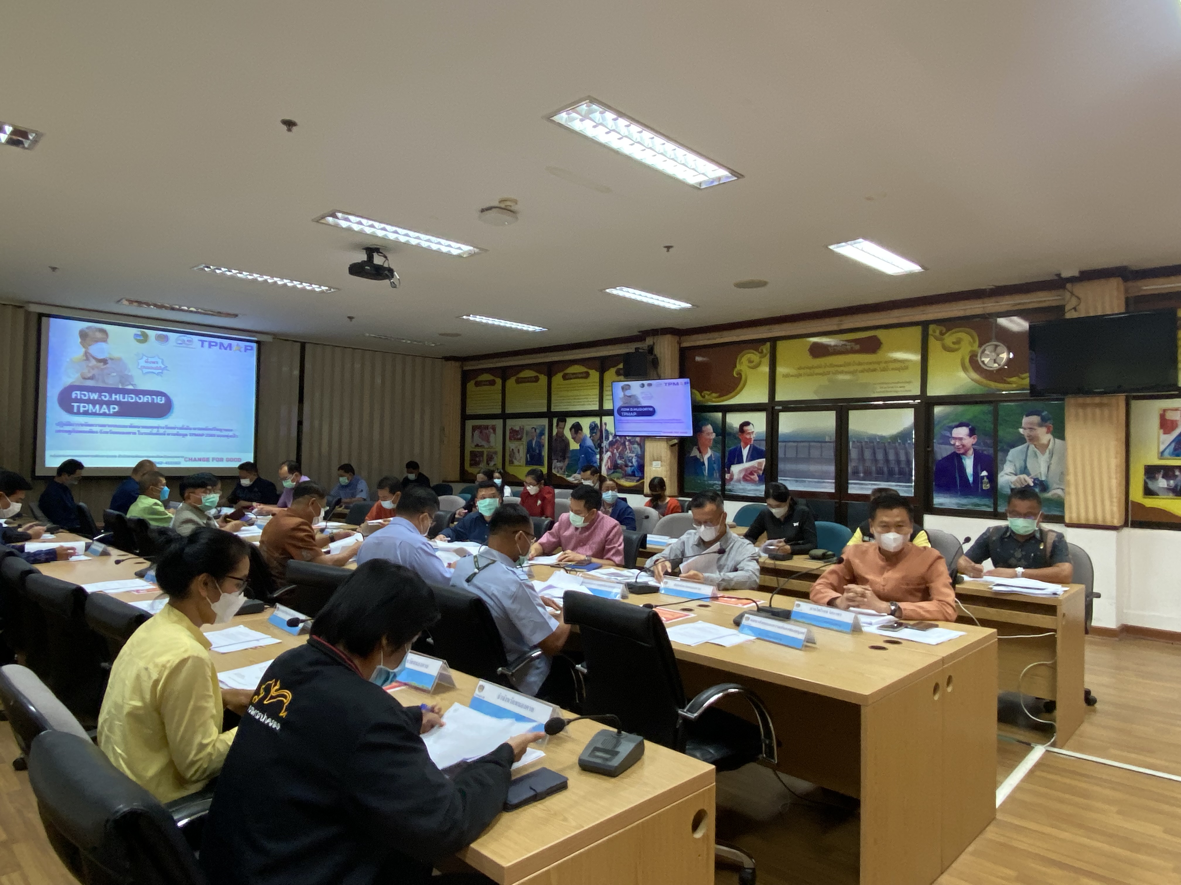 จังหวัดหนองคาย ประชุมคณะกรรมการบริหารศูนย์อำนวยการขจัดความยากจนและพัฒนาคนทุกช่วงวัยอย่างยั่งยืนตามหลักปรัชญ่ของเศรษฐกิจพอเพียงจังหวัดหนองคาย (คจพ.จ.) ครั้งที่ 3/2565