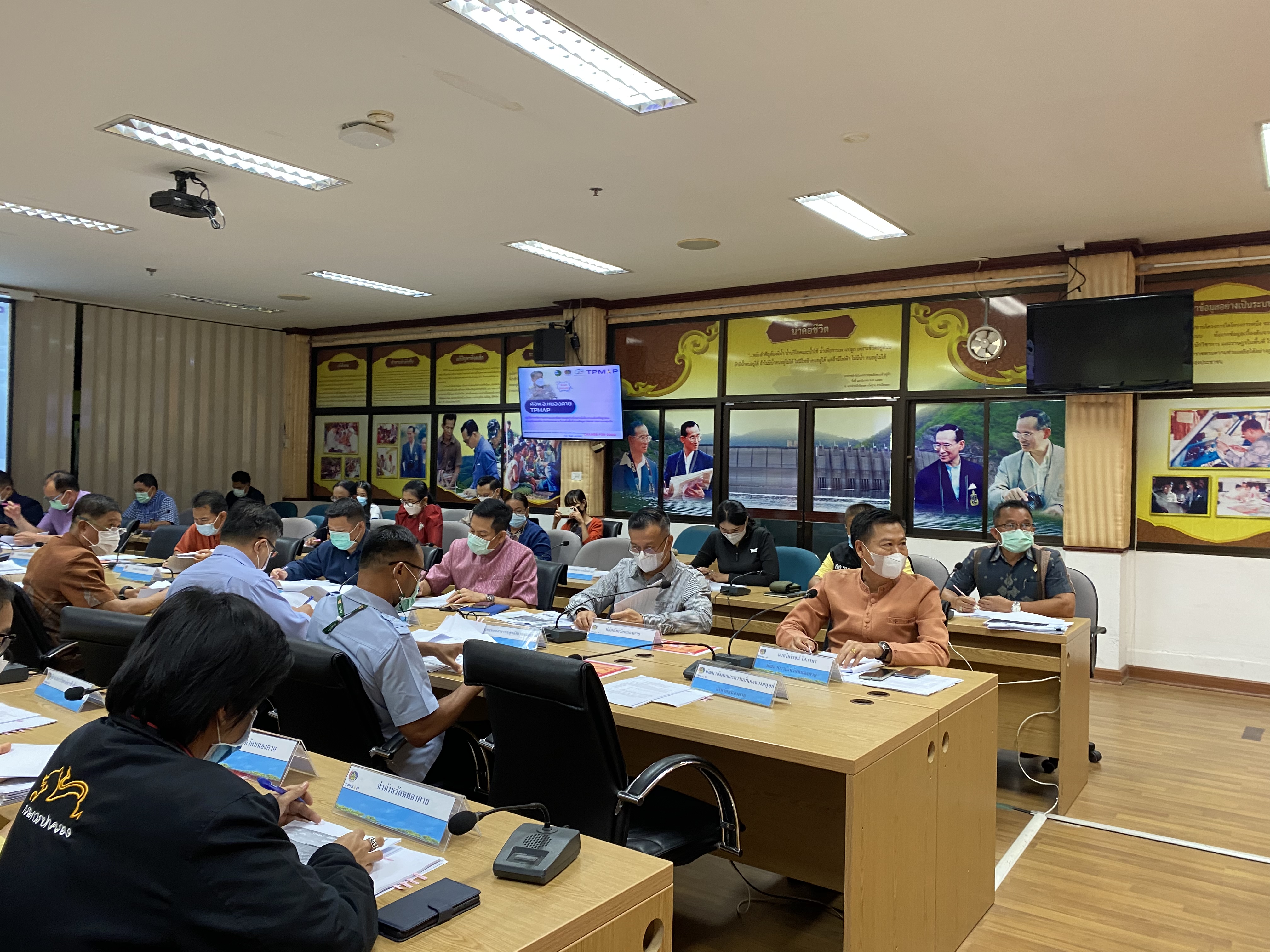 จังหวัดหนองคาย ประชุมคณะกรรมการบริหารศูนย์อำนวยการขจัดความยากจนและพัฒนาคนทุกช่วงวัยอย่างยั่งยืนตามหลักปรัชญ่ของเศรษฐกิจพอเพียงจังหวัดหนองคาย (คจพ.จ.) ครั้งที่ 3/2565